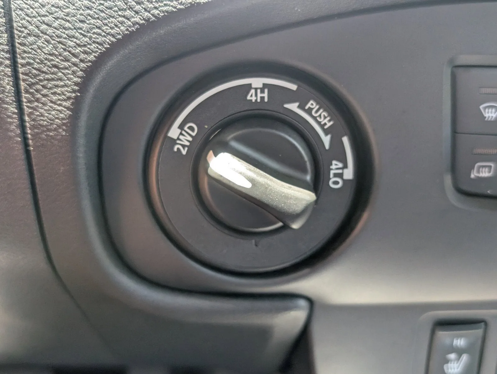 2022 Nissan Frontier Crew Cab SV photo 27