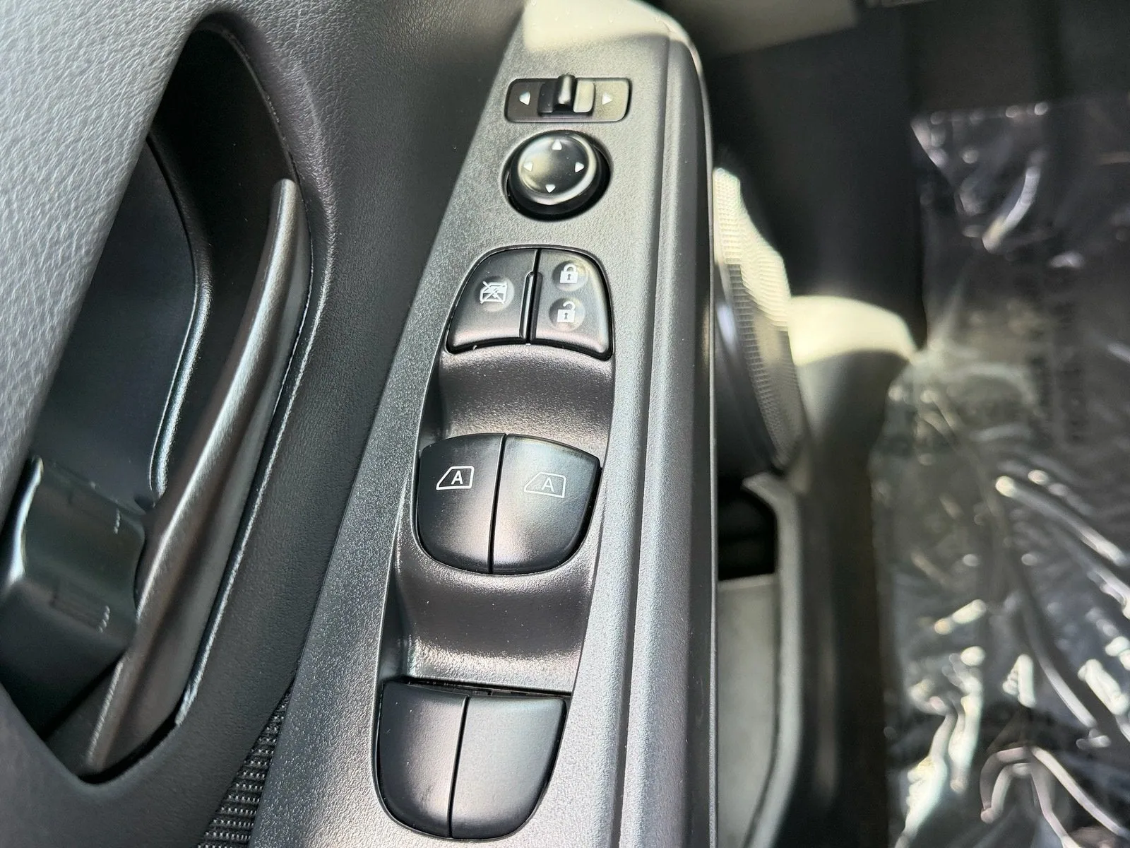 2025 Nissan Kicks Play S photo 30