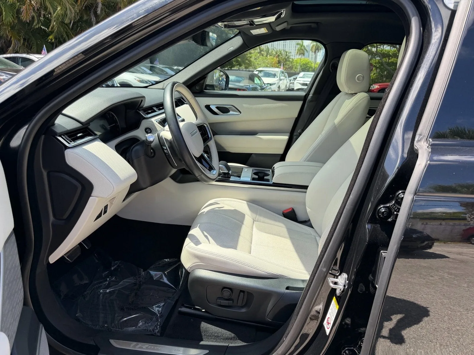 2022 Land Rover Range Rover Velar R-Dynamic S photo 10