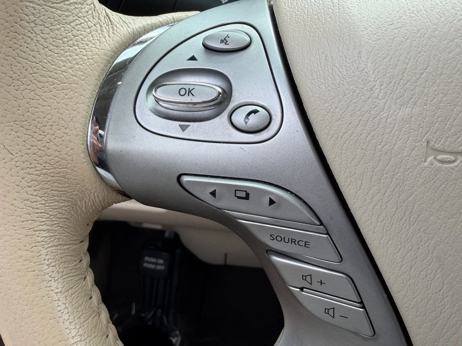 2016 Nissan Murano SV photo 29