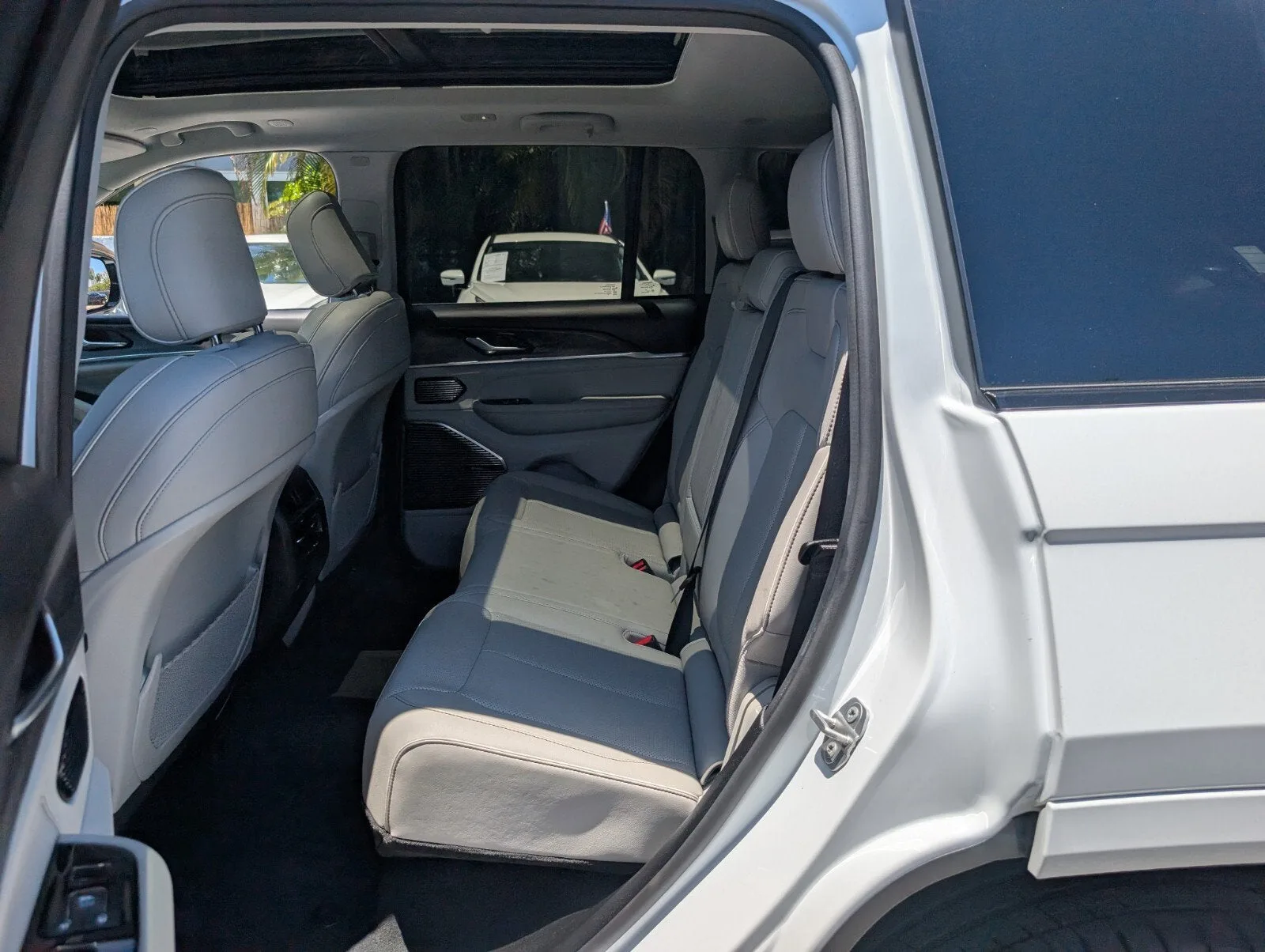 2022 Jeep Grand Cherokee 4xe Overland photo 11