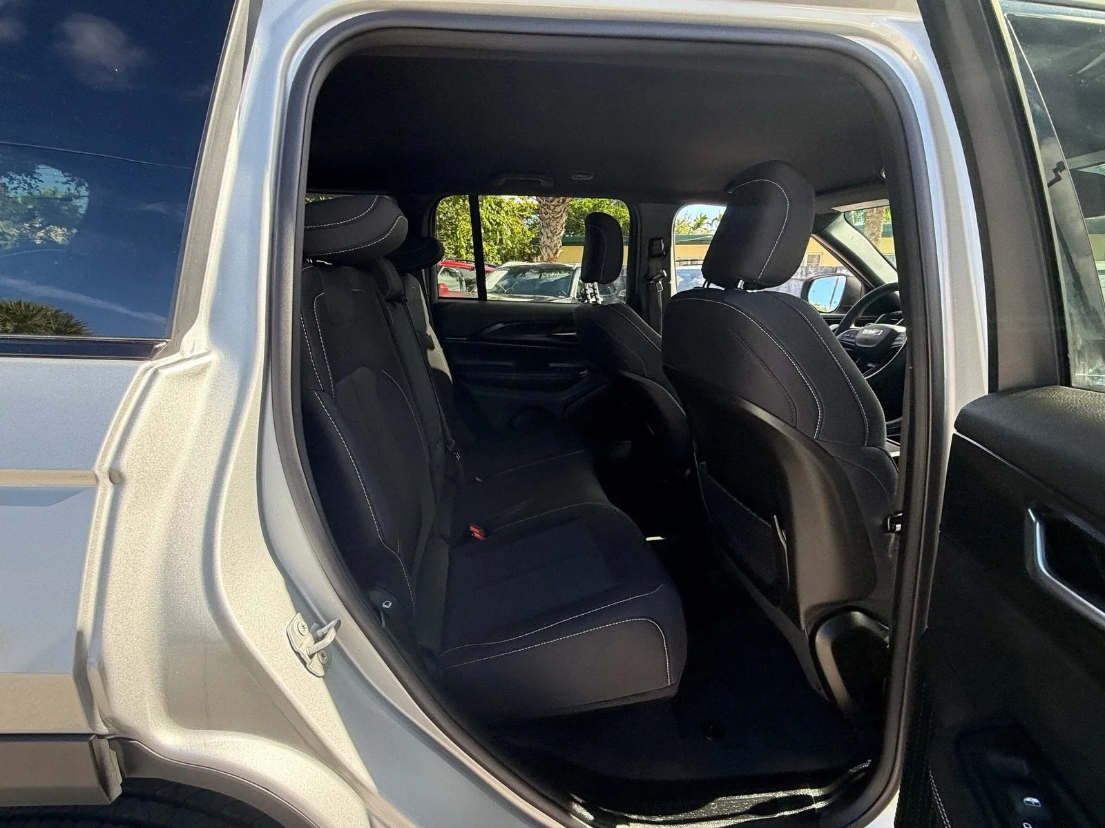 2025 Jeep Grand Cherokee Laredo photo 16