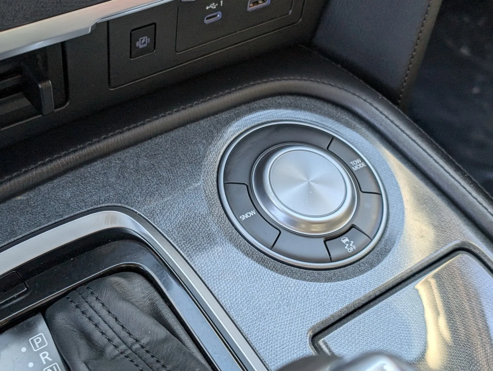 2024 Nissan Armada SV photo 27