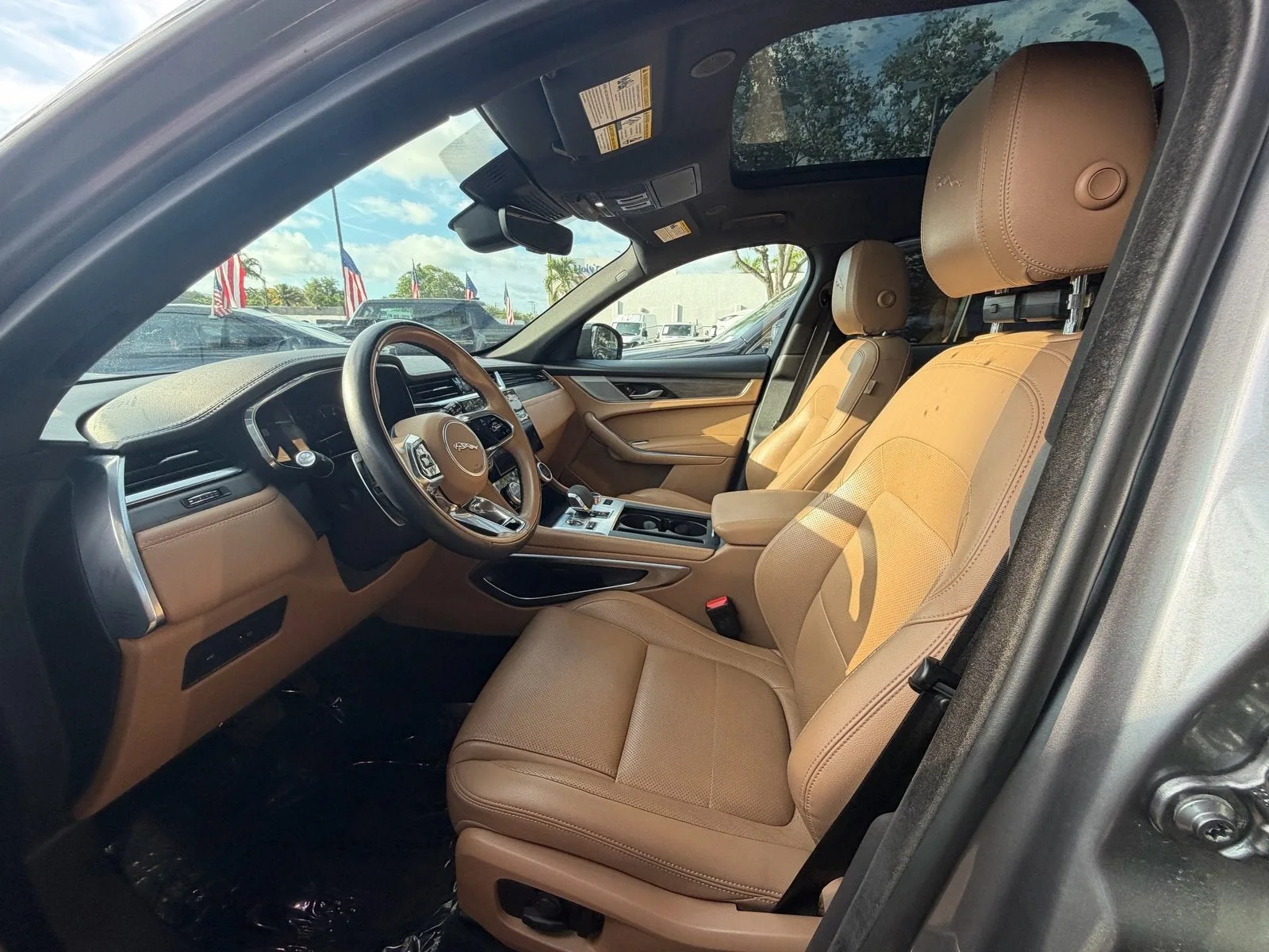 2023 Jaguar F-PACE S photo 8