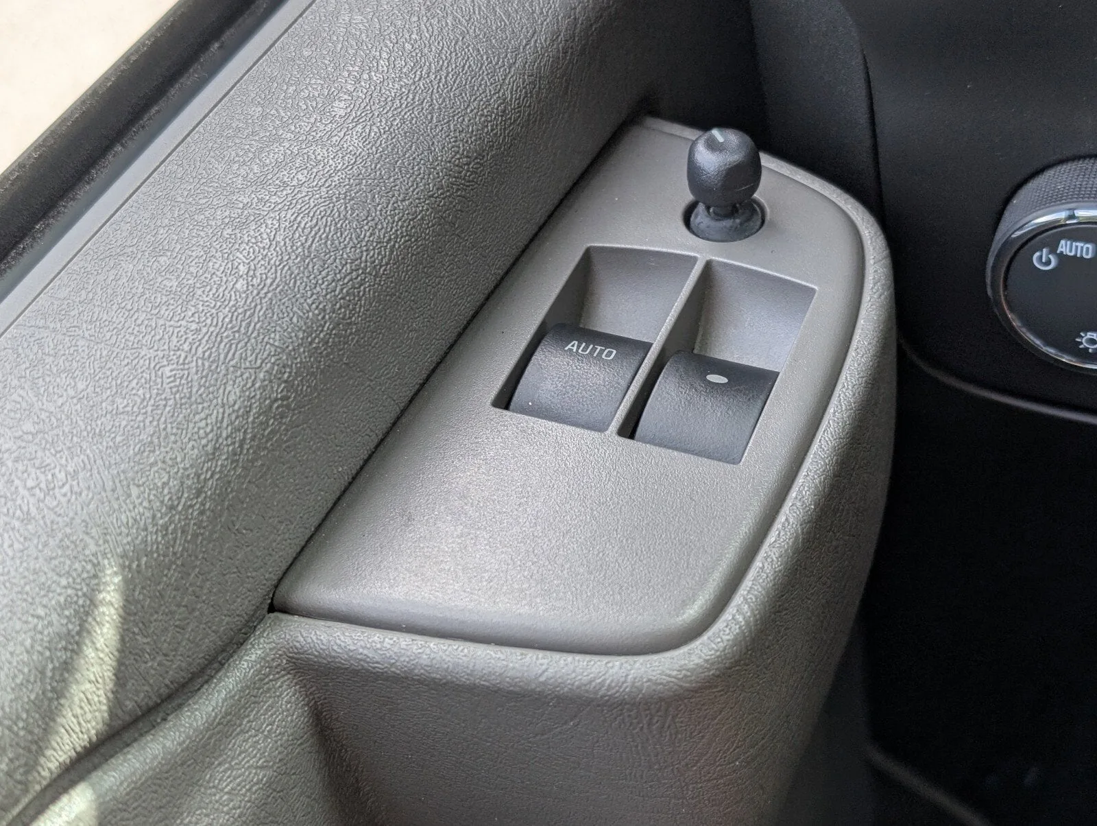 2023 Chevrolet Express Passenger LS photo 31
