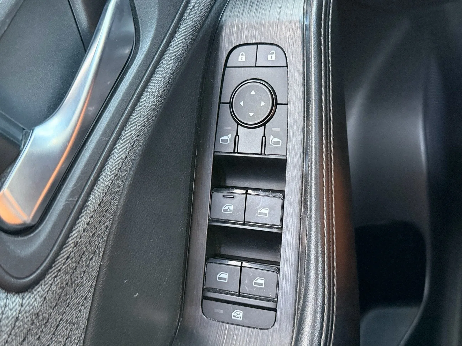 2023 Nissan Rogue SV photo 33