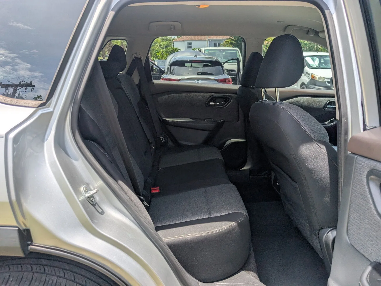 2022 Nissan Rogue SV photo 14