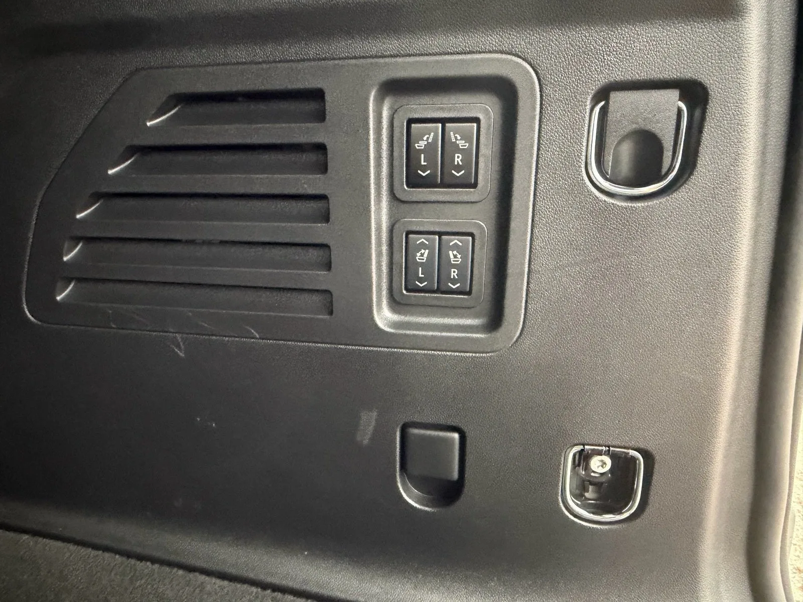 2024 GMC Acadia FWD Denali photo 17