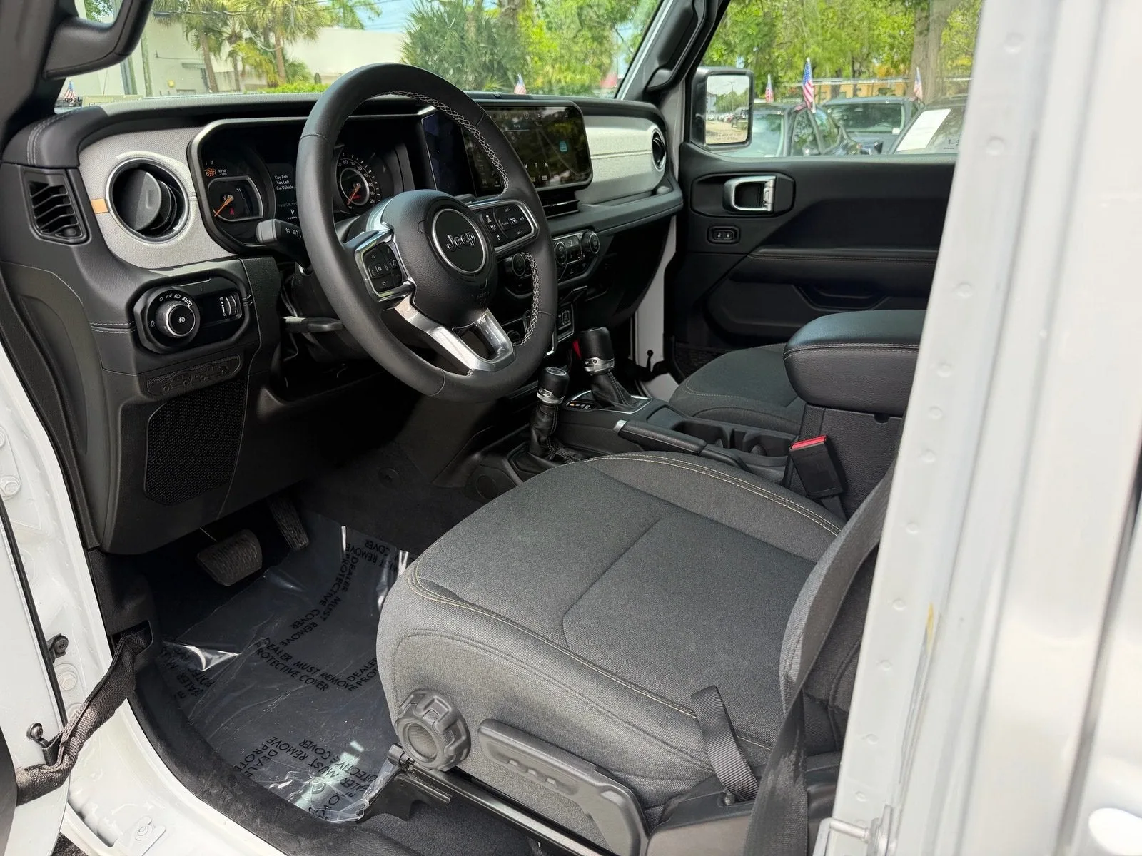 2025 Jeep Wrangler Sahara photo 11