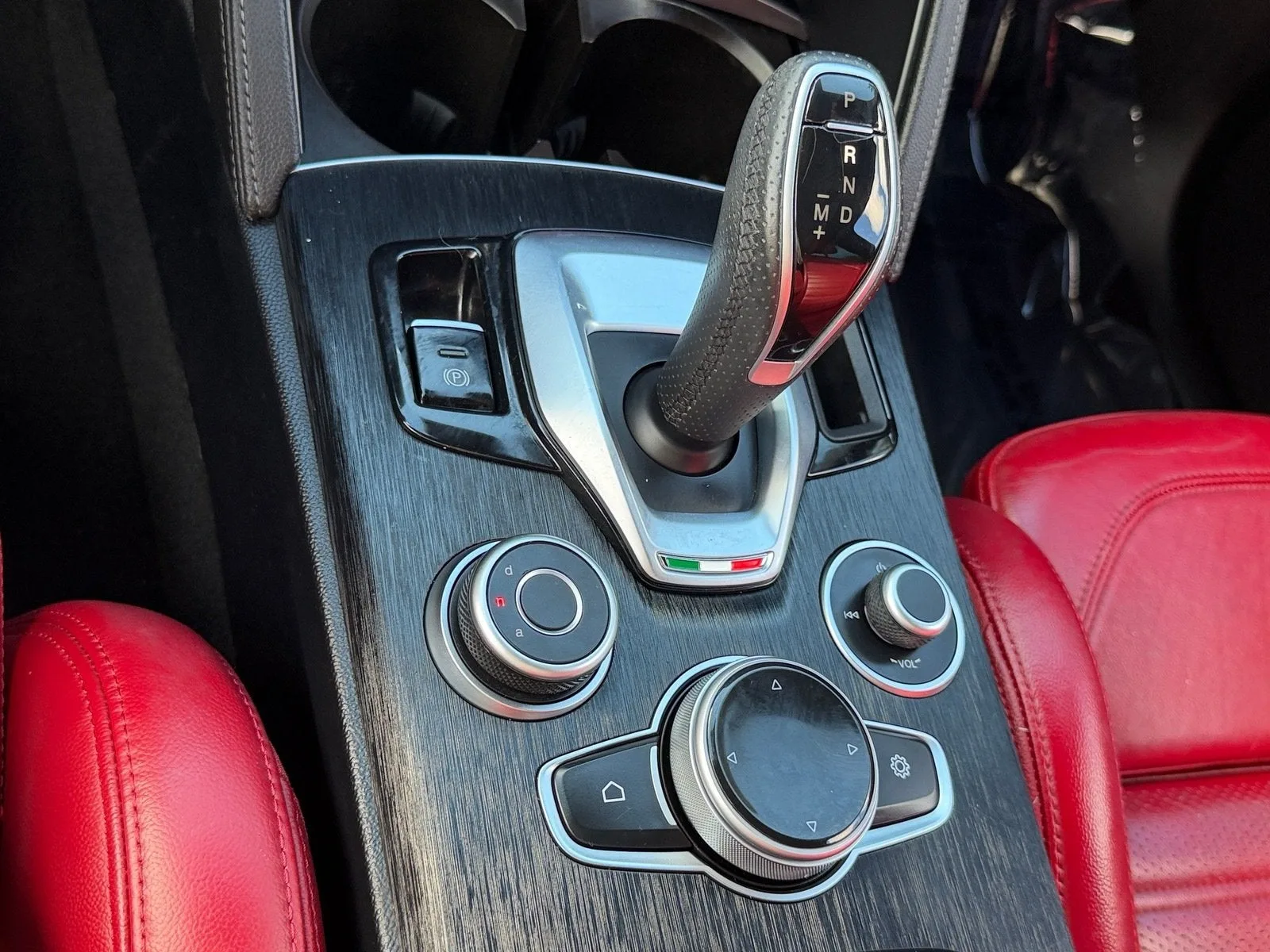 2024 Alfa Romeo Stelvio Sprint photo 29