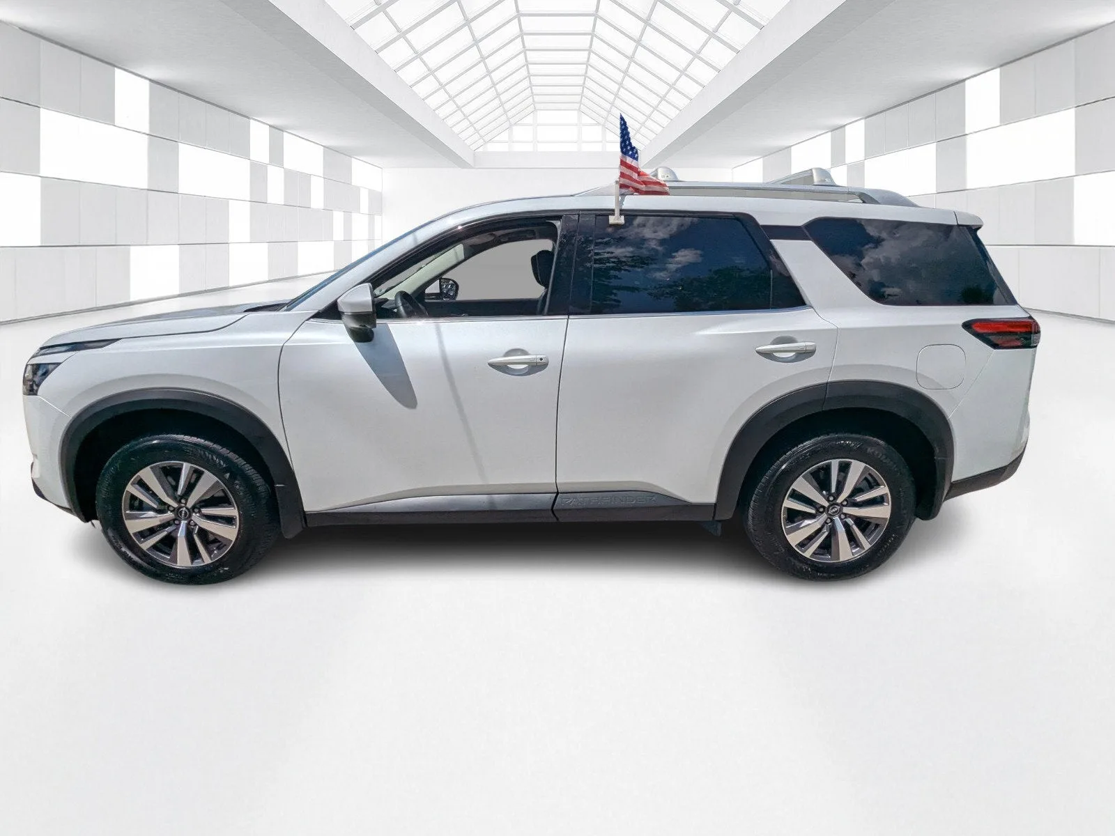 2025 Nissan Pathfinder SL photo 2