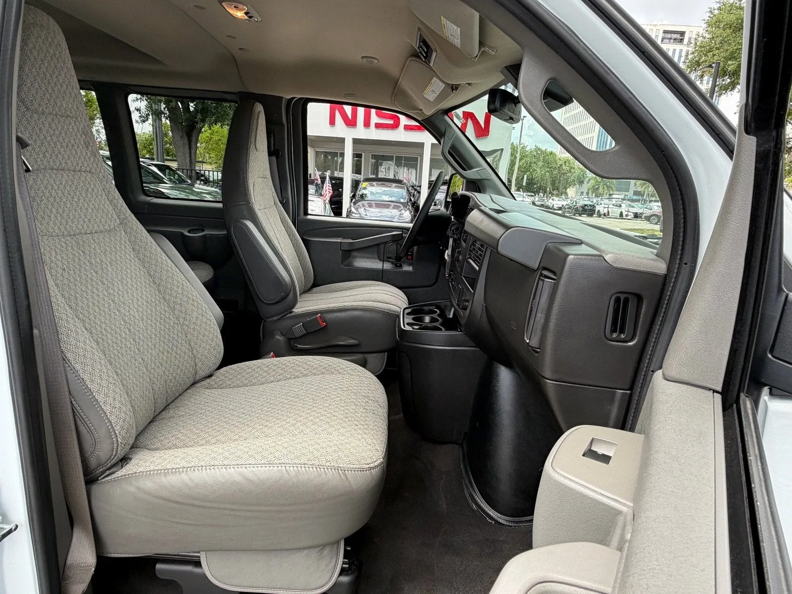 2025 Chevrolet Express Passenger LT photo 14