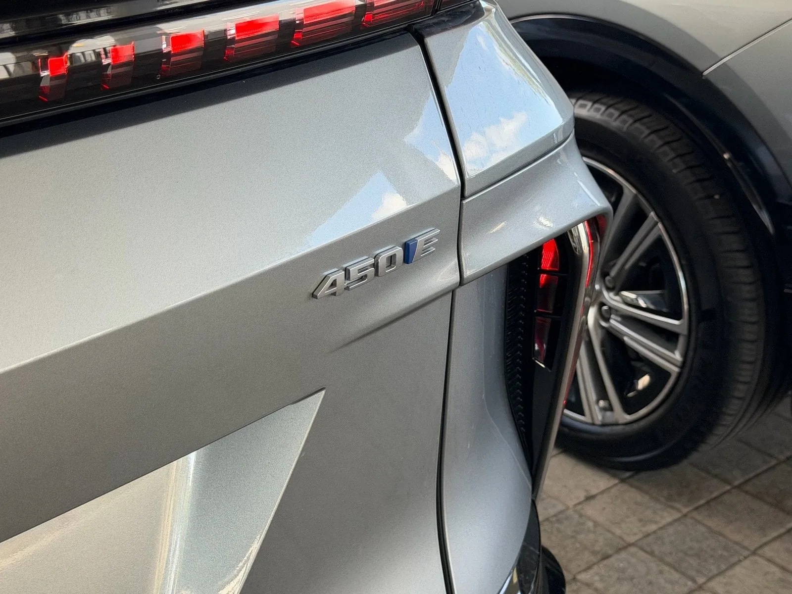 2024 Cadillac LYRIQ Luxury photo 13