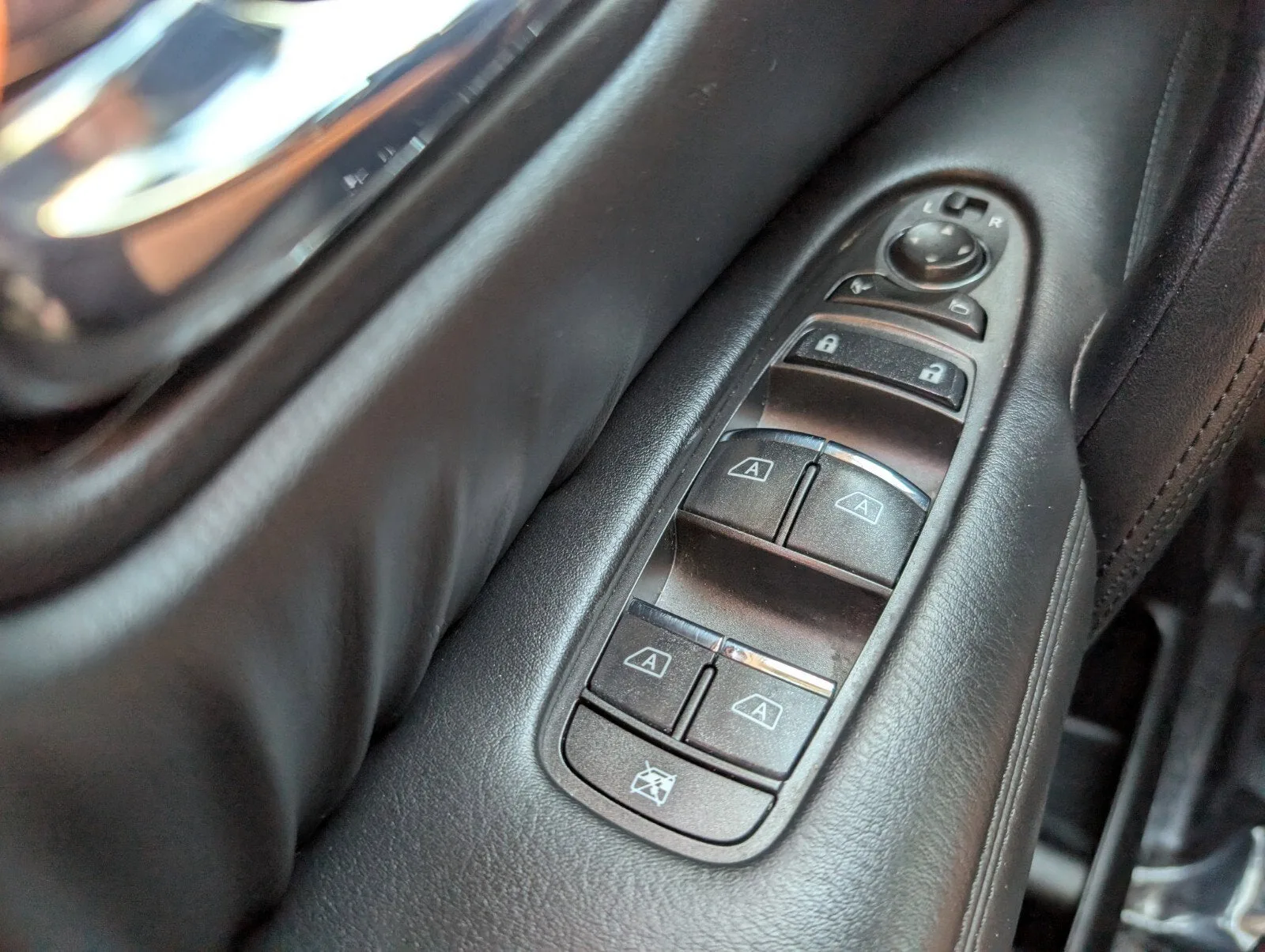 2024 Nissan Armada SV photo 36