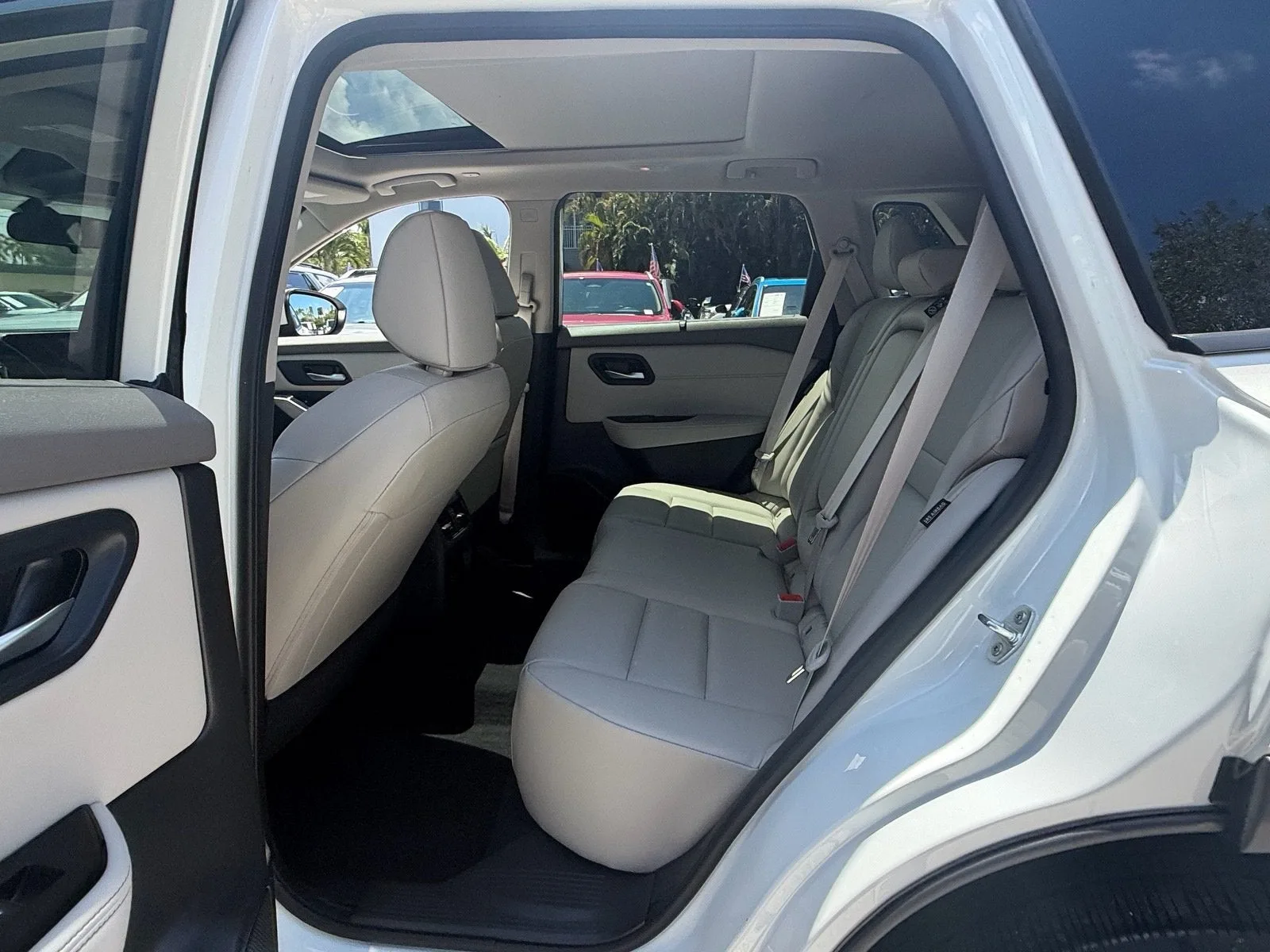 2023 Nissan Rogue SV photo 11