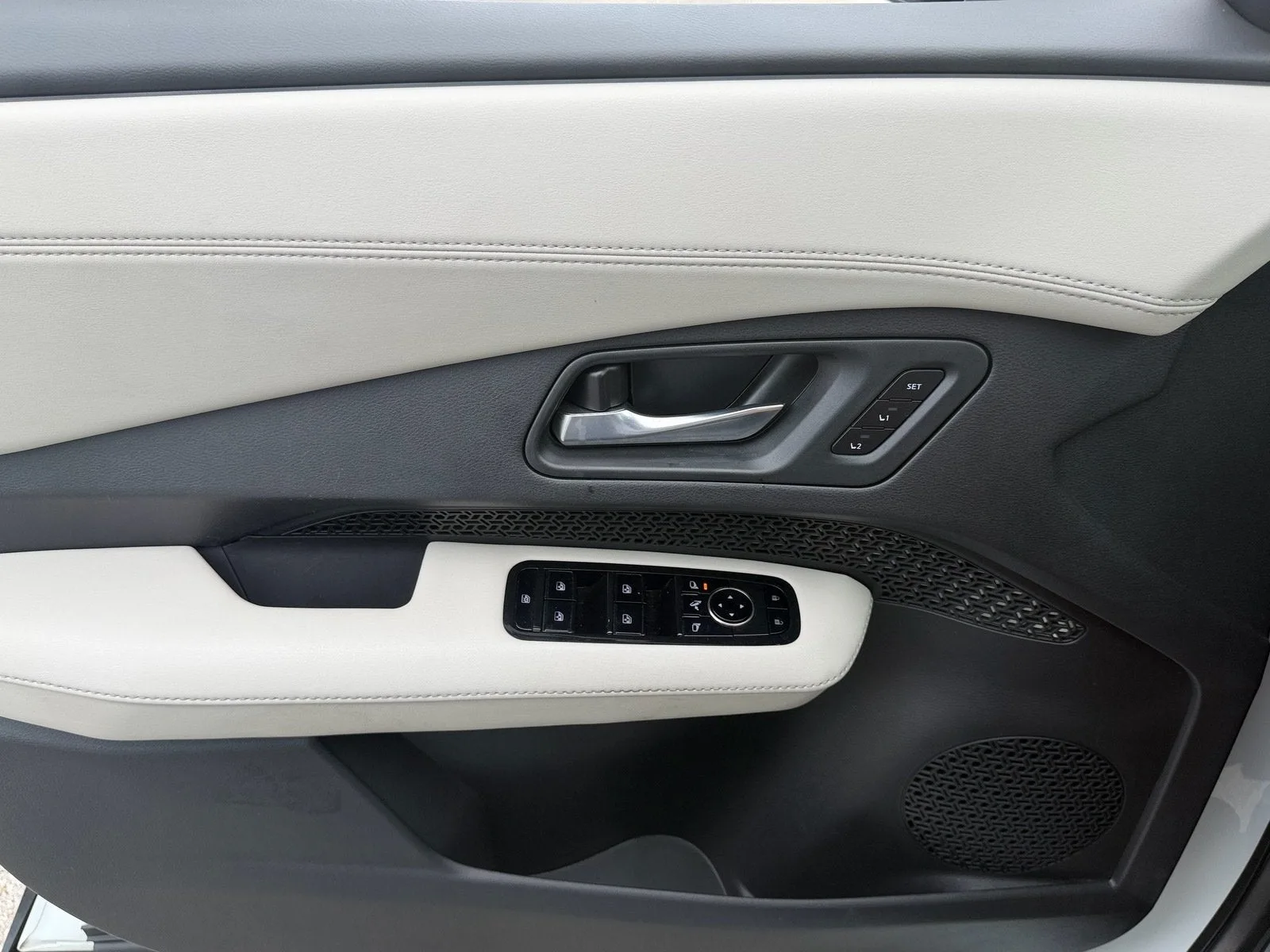 2025 Nissan ARIYA ENGAGE photo 32