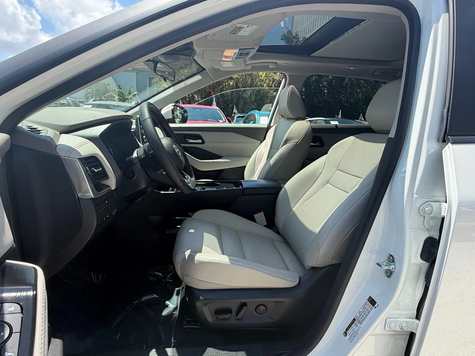 2023 Nissan Rogue SV photo 9