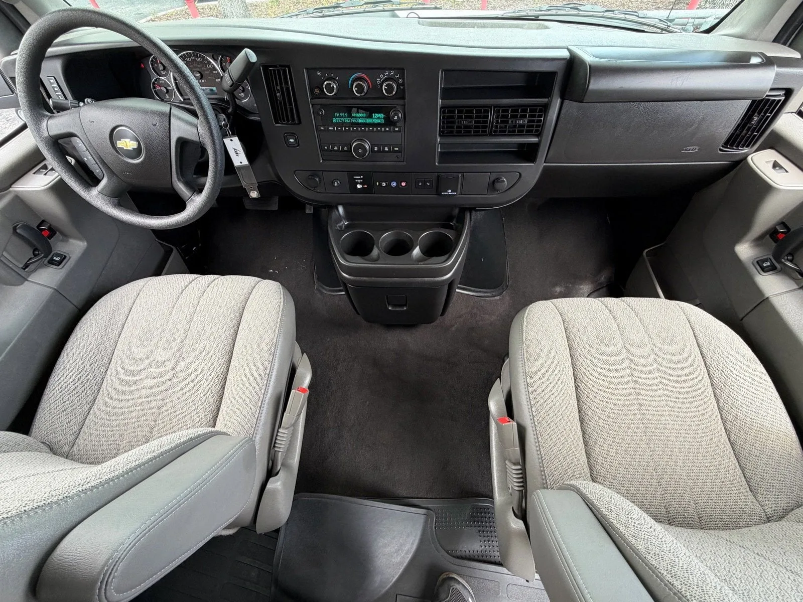2025 Chevrolet Express Passenger LT photo 12