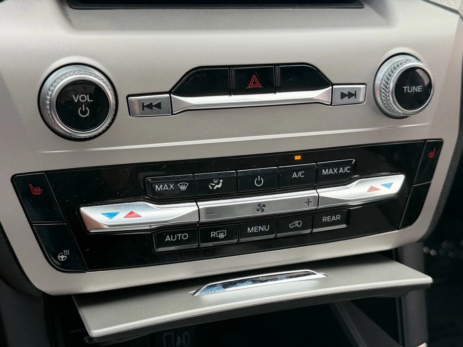 2024 Ford Explorer Timberline photo 25