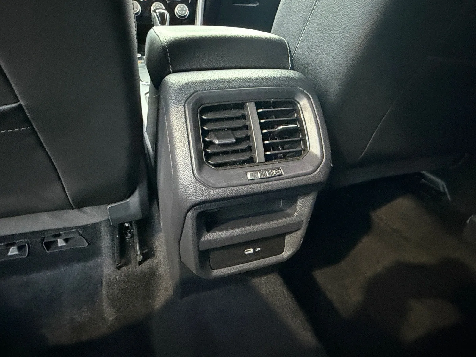2023 Volkswagen Taos SE photo 12