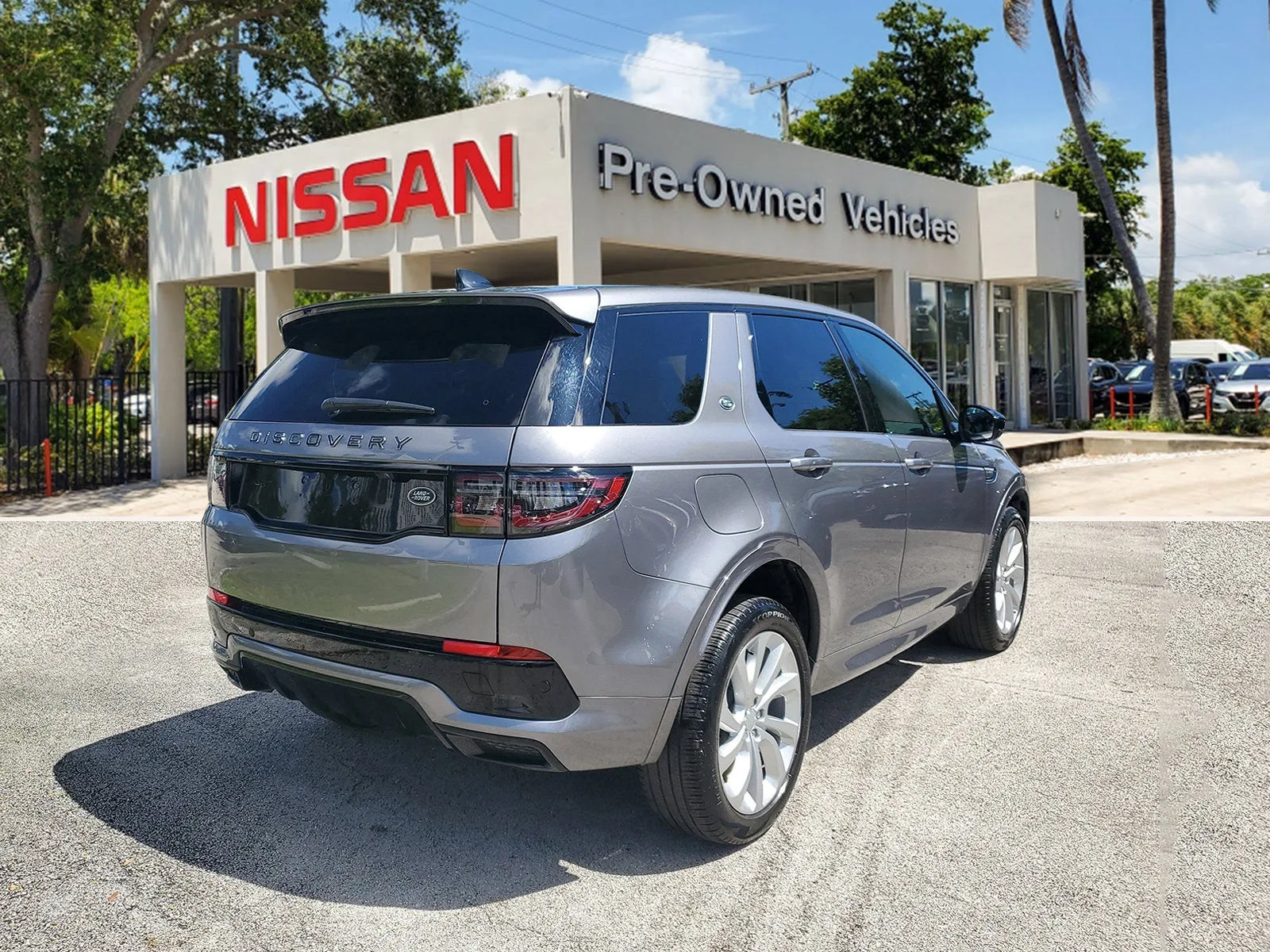 2023 Land Rover Discovery Sport SE R-Dynamic photo 4