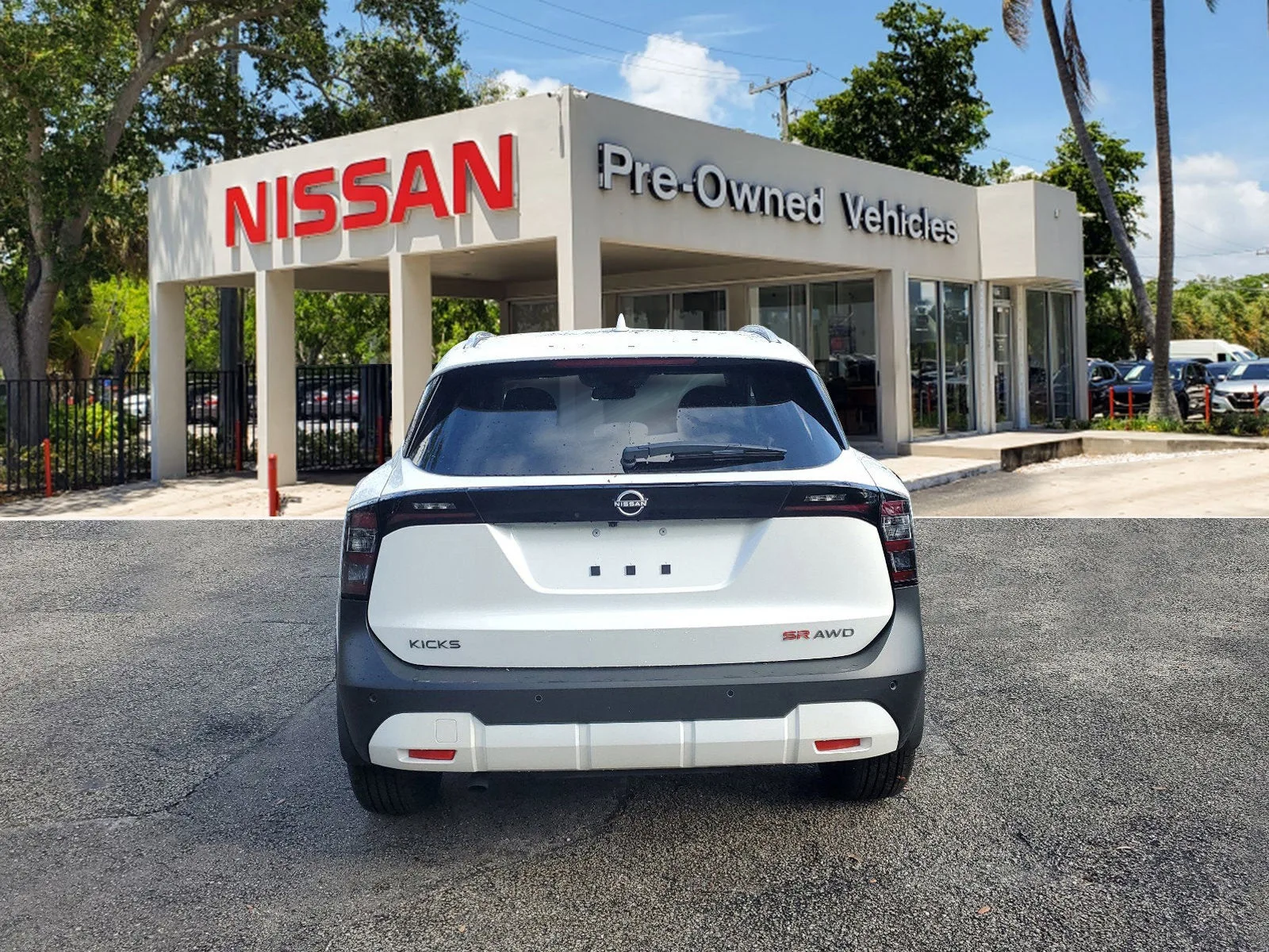 2025 Nissan Kicks SR photo 5