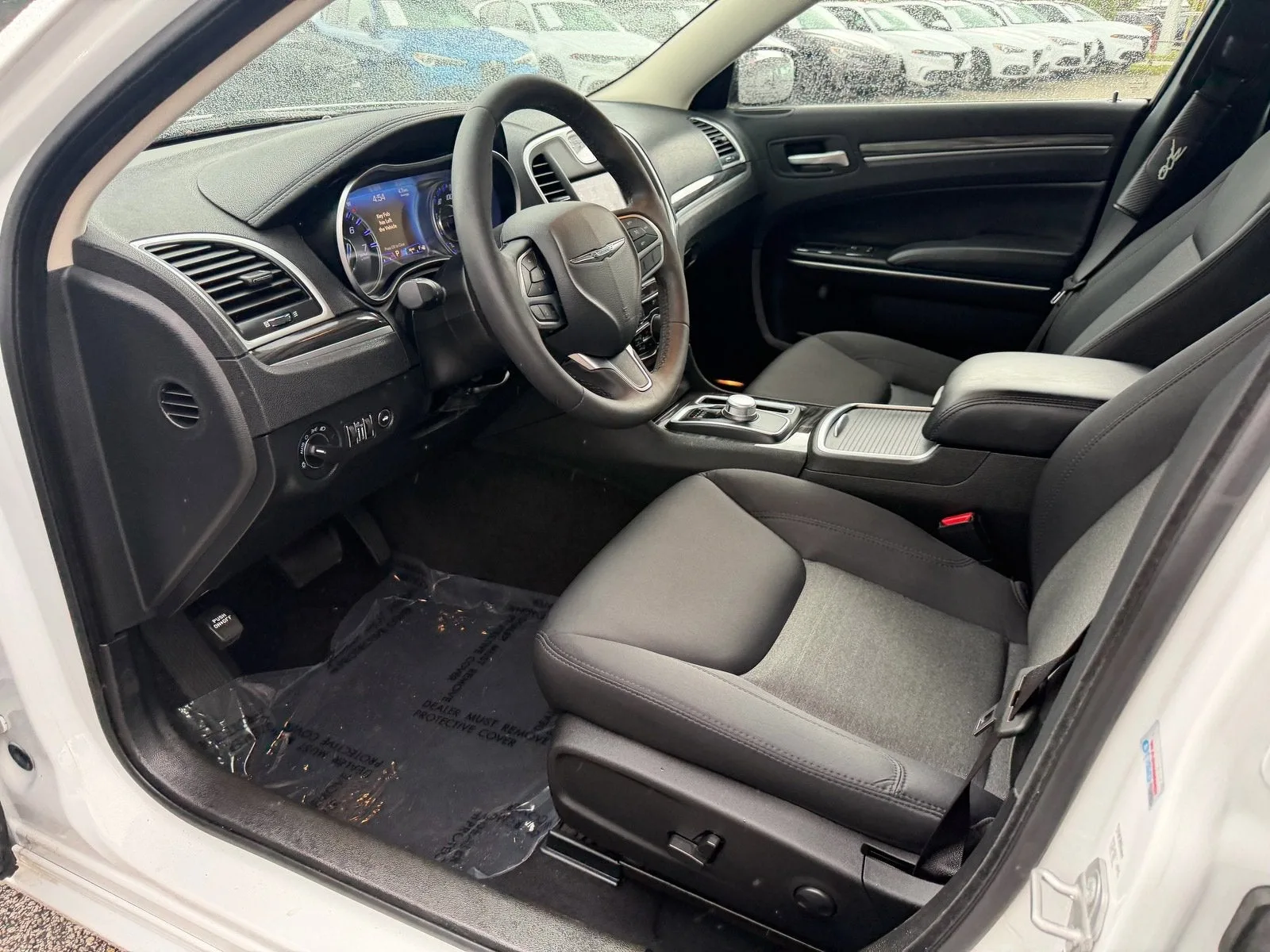 2022 Chrysler 300 Touring photo 11