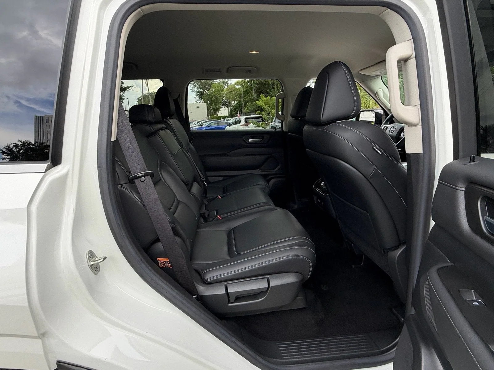 2026 Nissan Armada SV photo 16