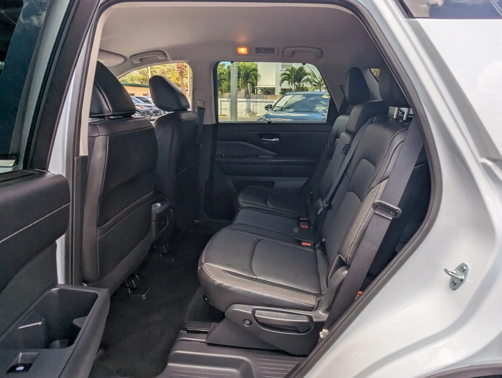 2025 Nissan Pathfinder SL photo 10