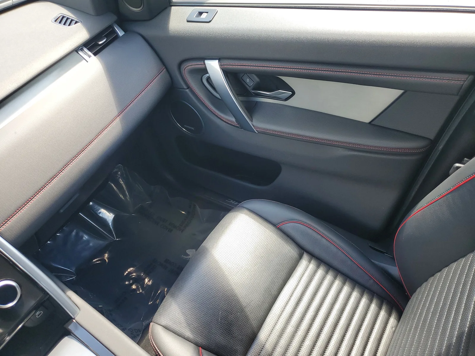 2023 Land Rover Discovery Sport SE R-Dynamic photo 11