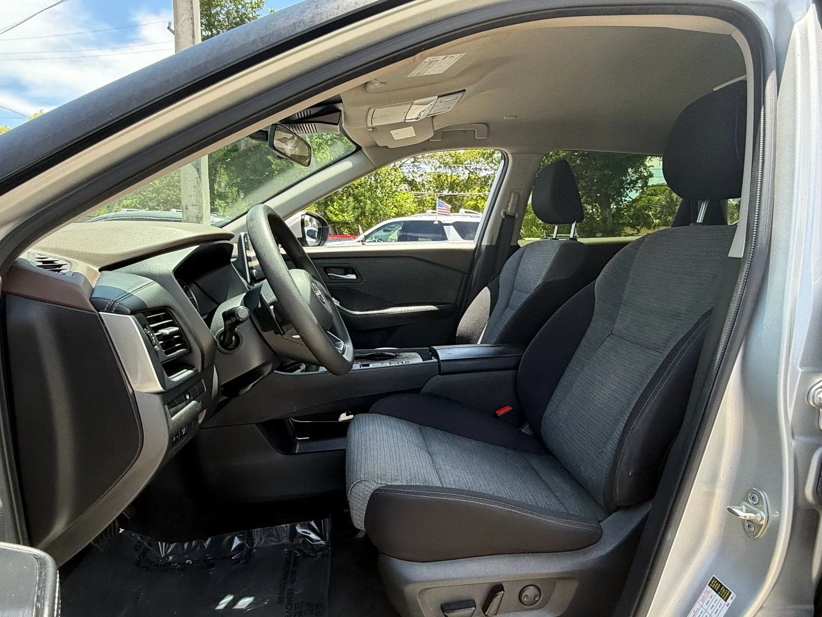 2023 Nissan Rogue SV photo 9