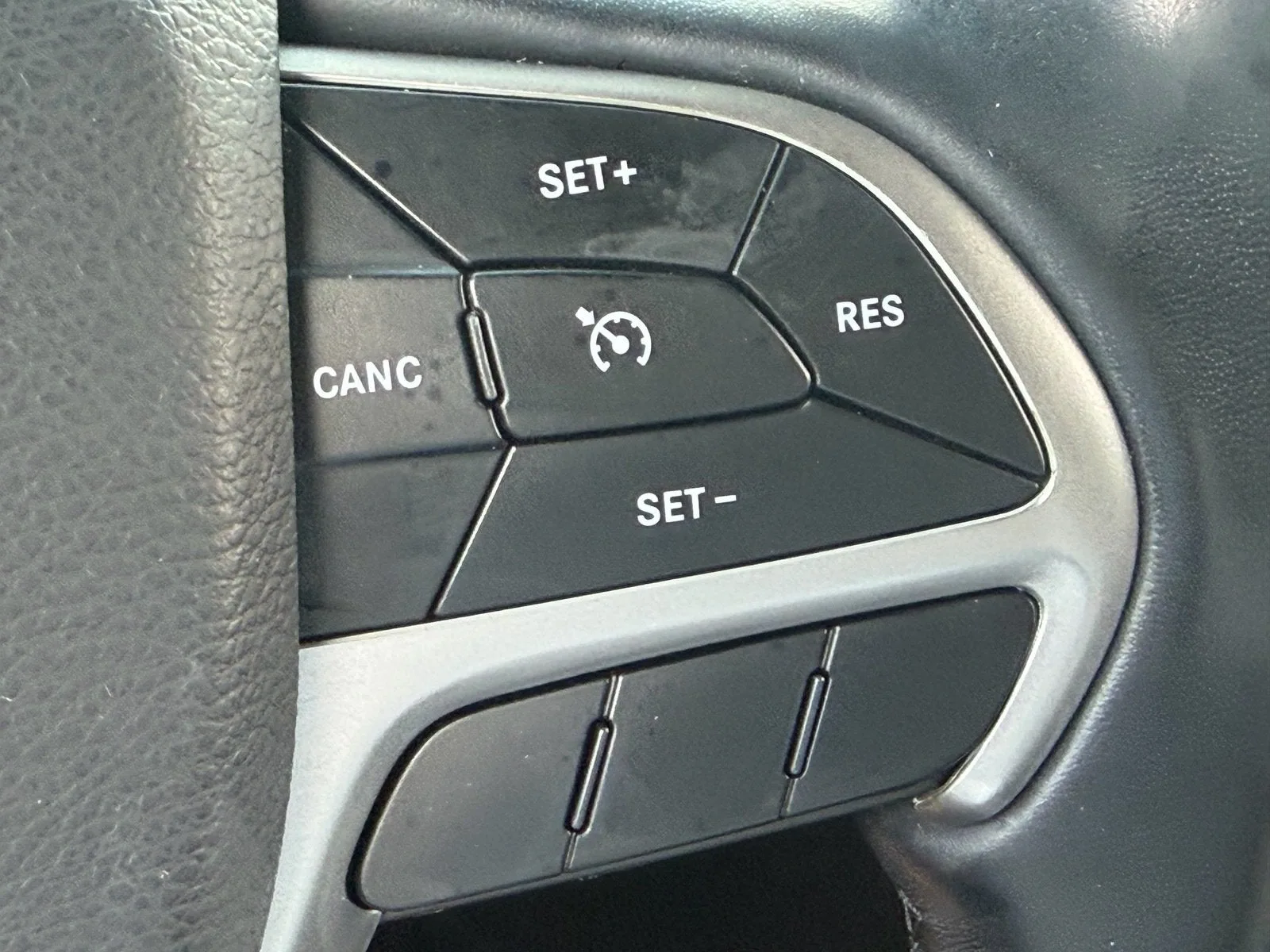 2021 Jeep Grand Cherokee Laredo X photo 28