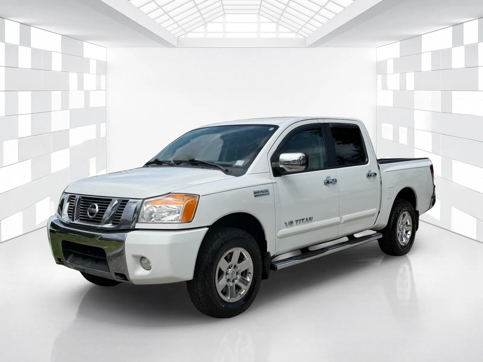 2011 Nissan Titan SV photo 3