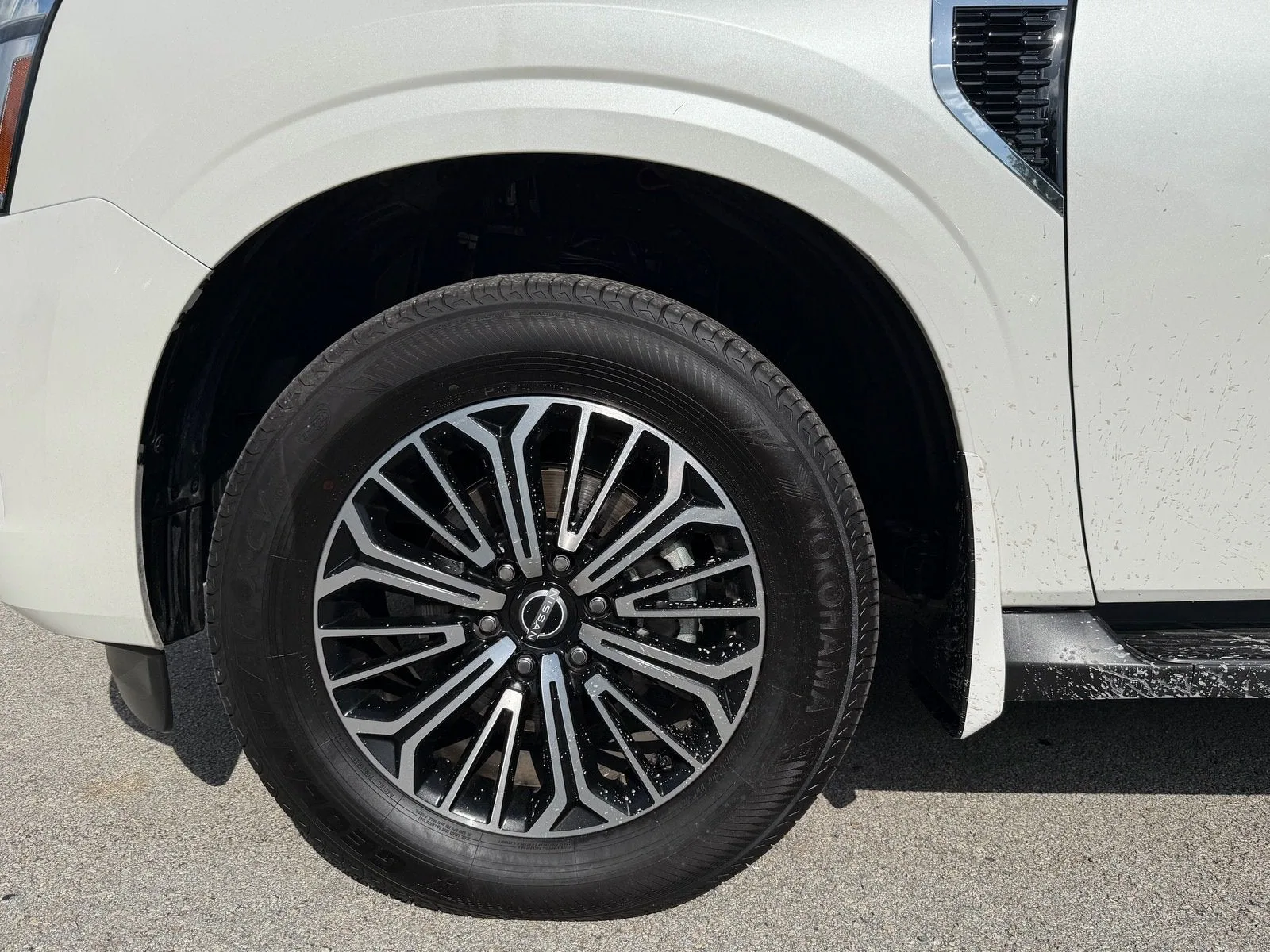 2025 Nissan Armada SL photo 10