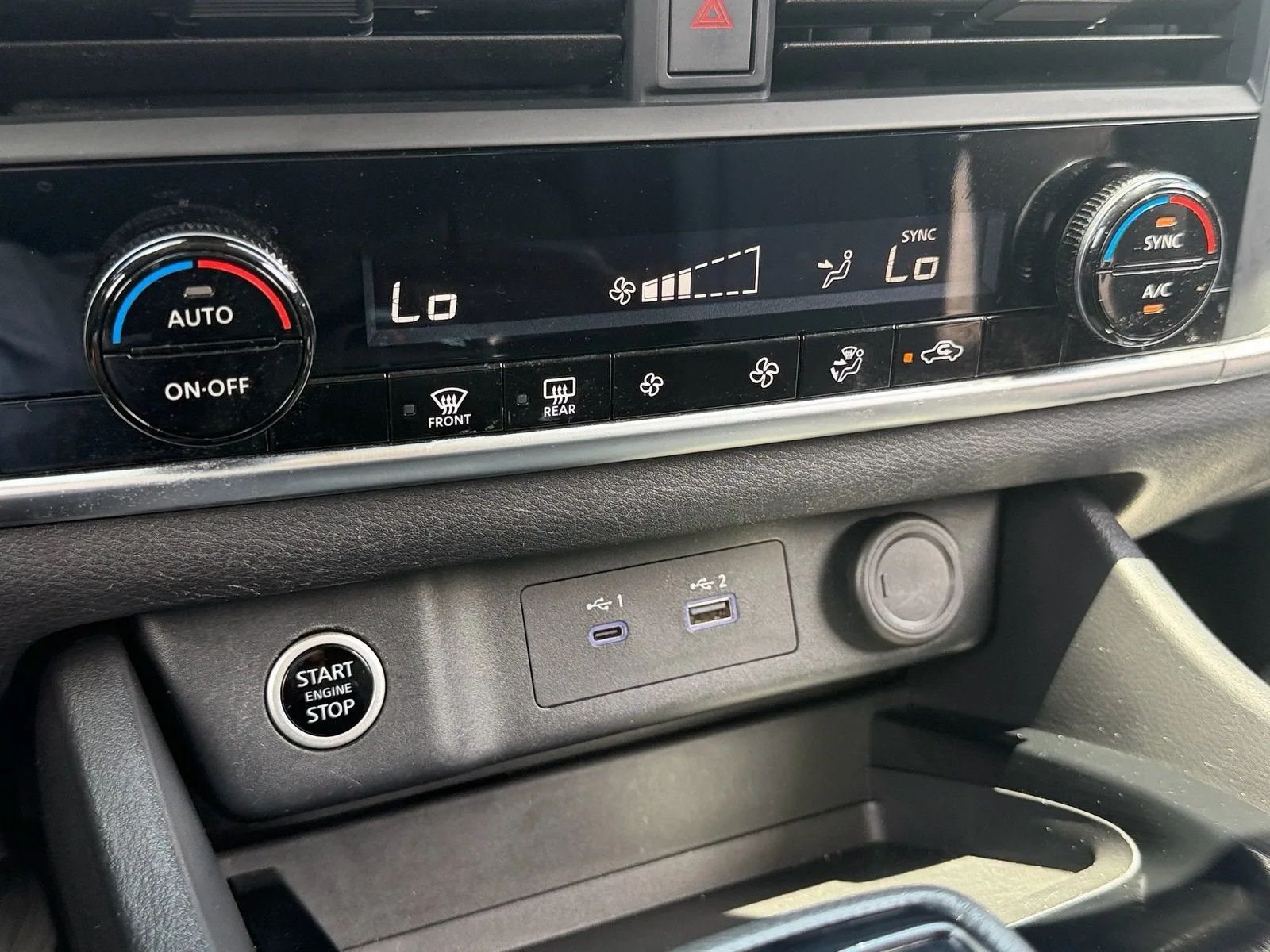 2023 Nissan Rogue SV photo 26
