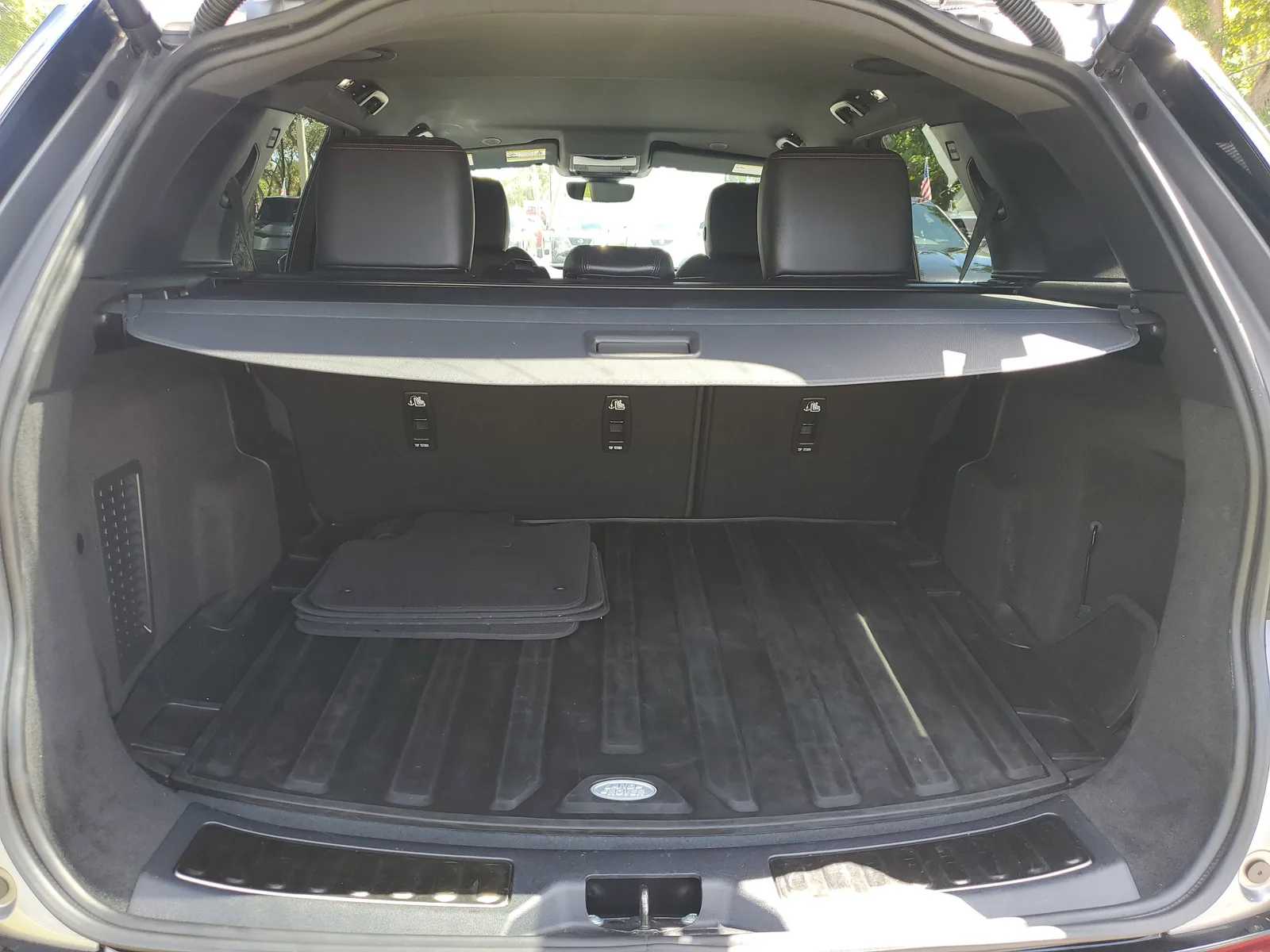 2023 Land Rover Discovery Sport SE R-Dynamic photo 14