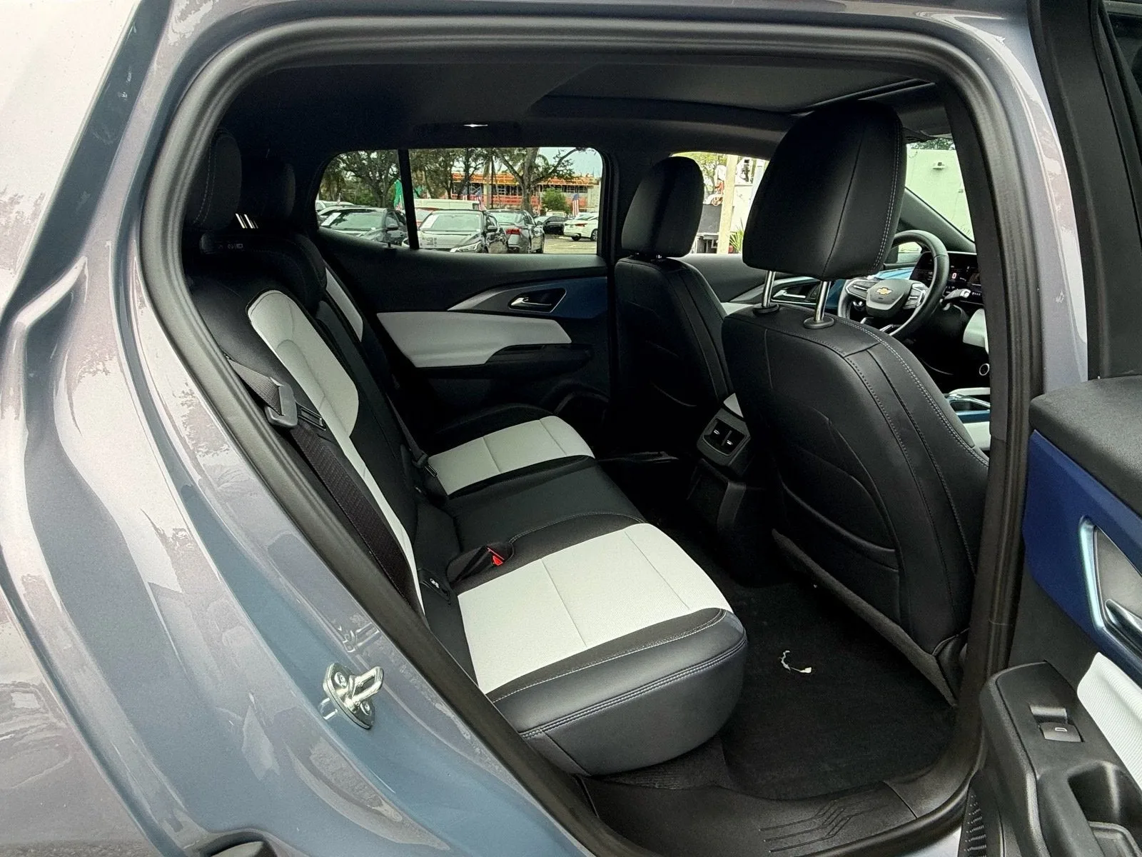 2025 Chevrolet Equinox EV LT photo 16