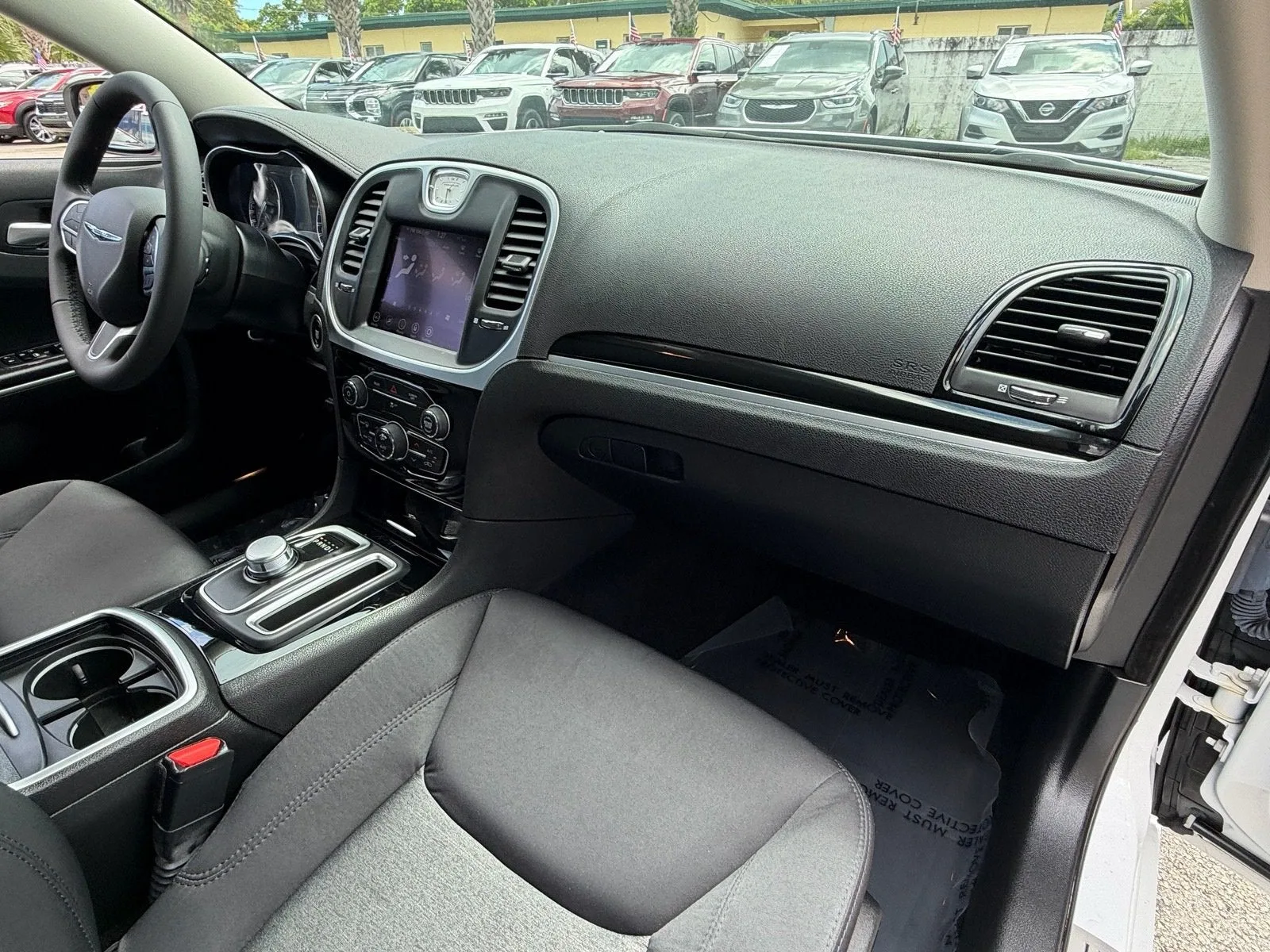 2023 Chrysler 300 Touring photo 18