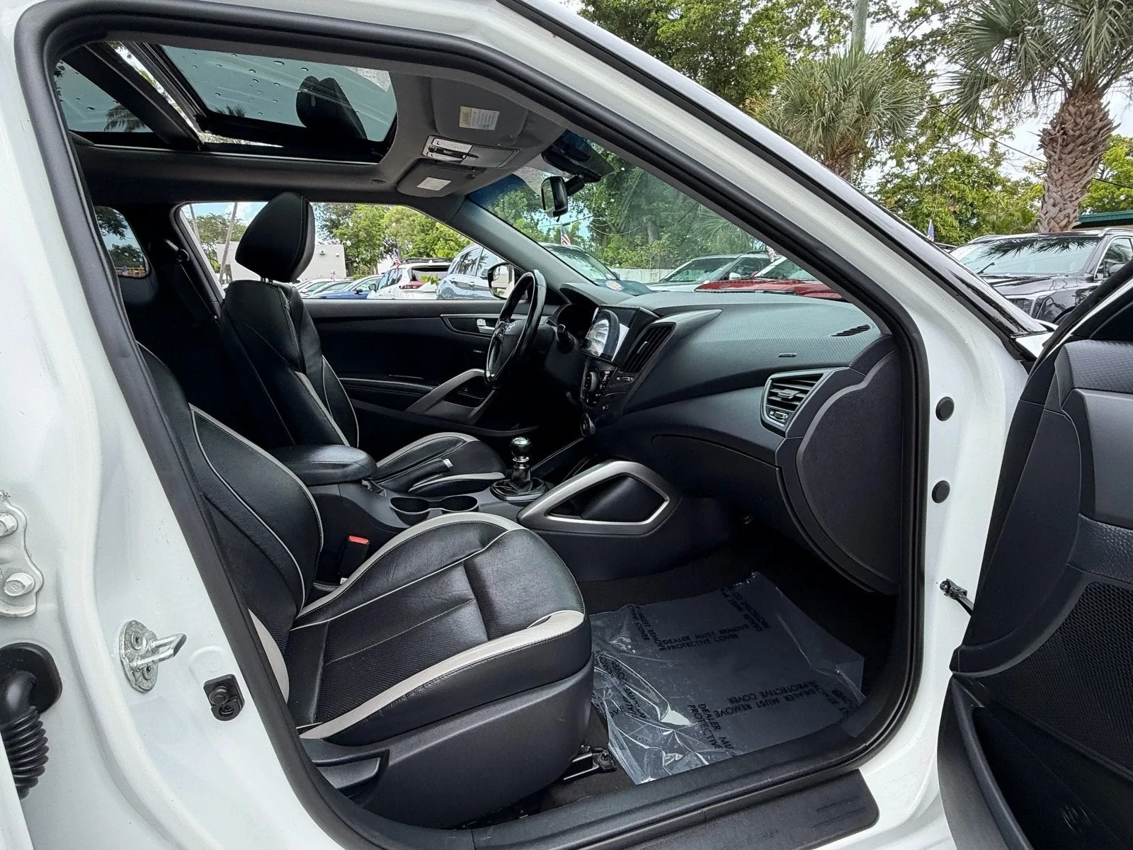 2015 Hyundai Veloster Turbo photo 13