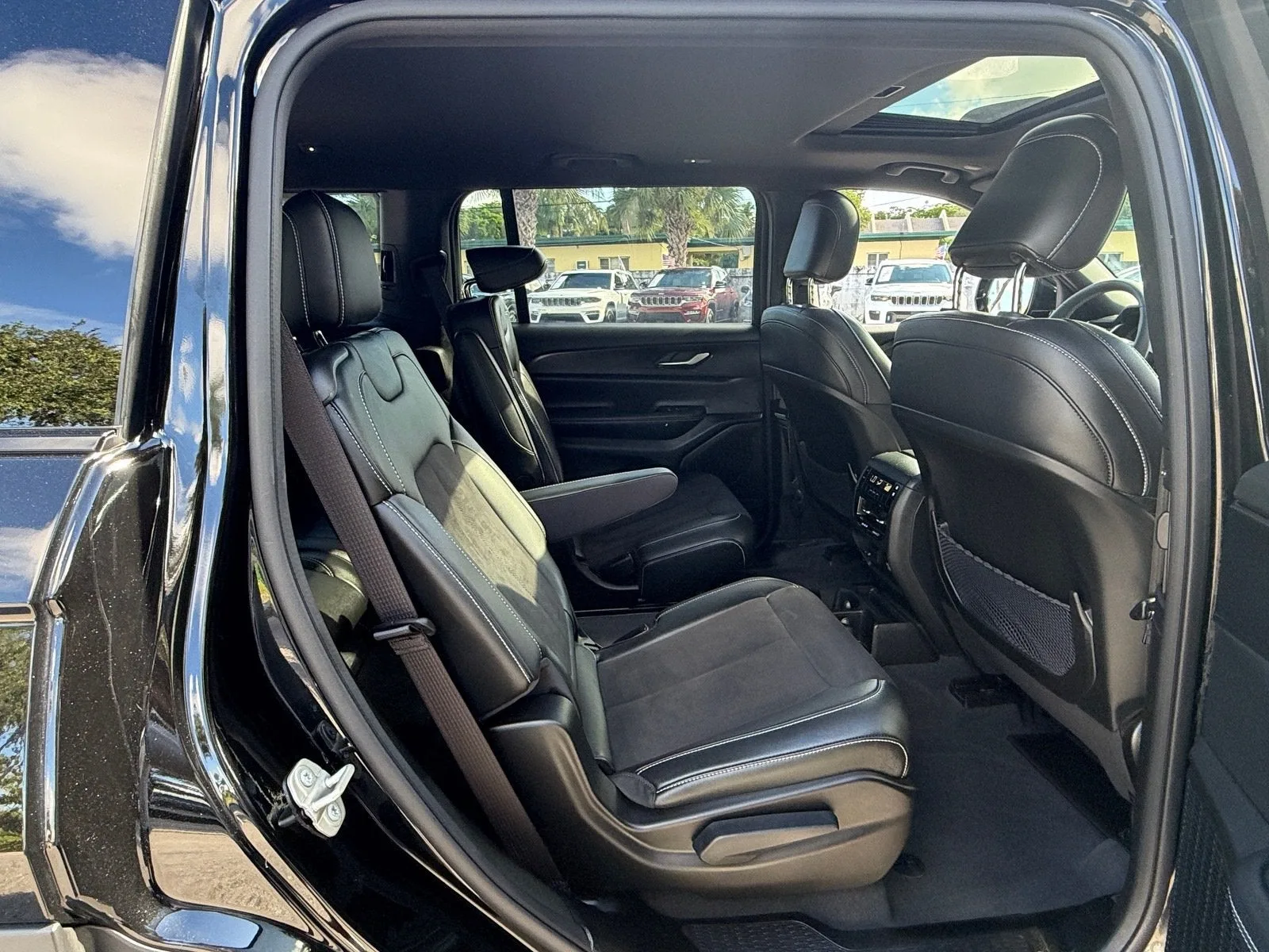 2023 Jeep Grand Cherokee L Altitude photo 18