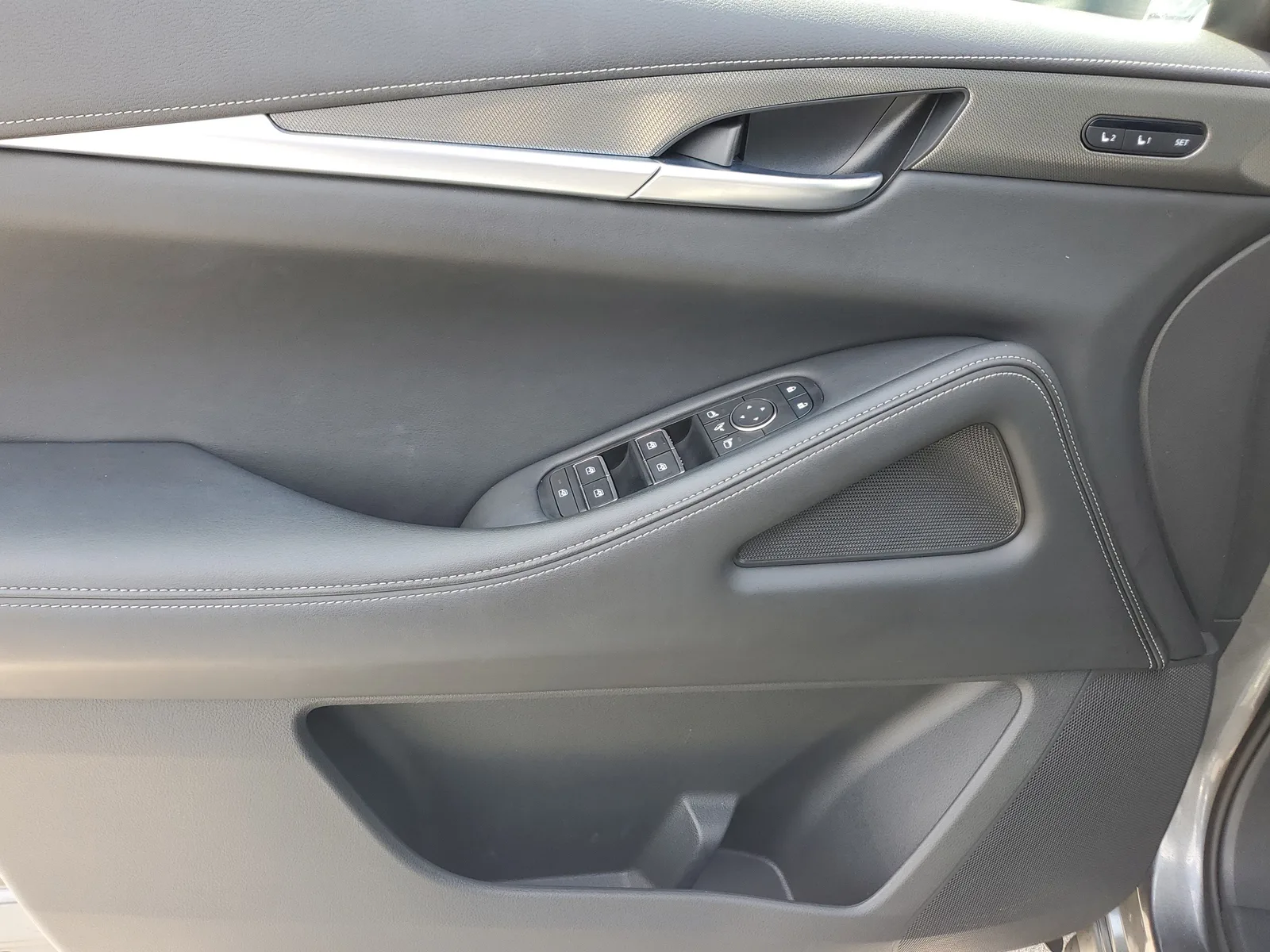 2022 INFINITI QX60 LUXE photo 27