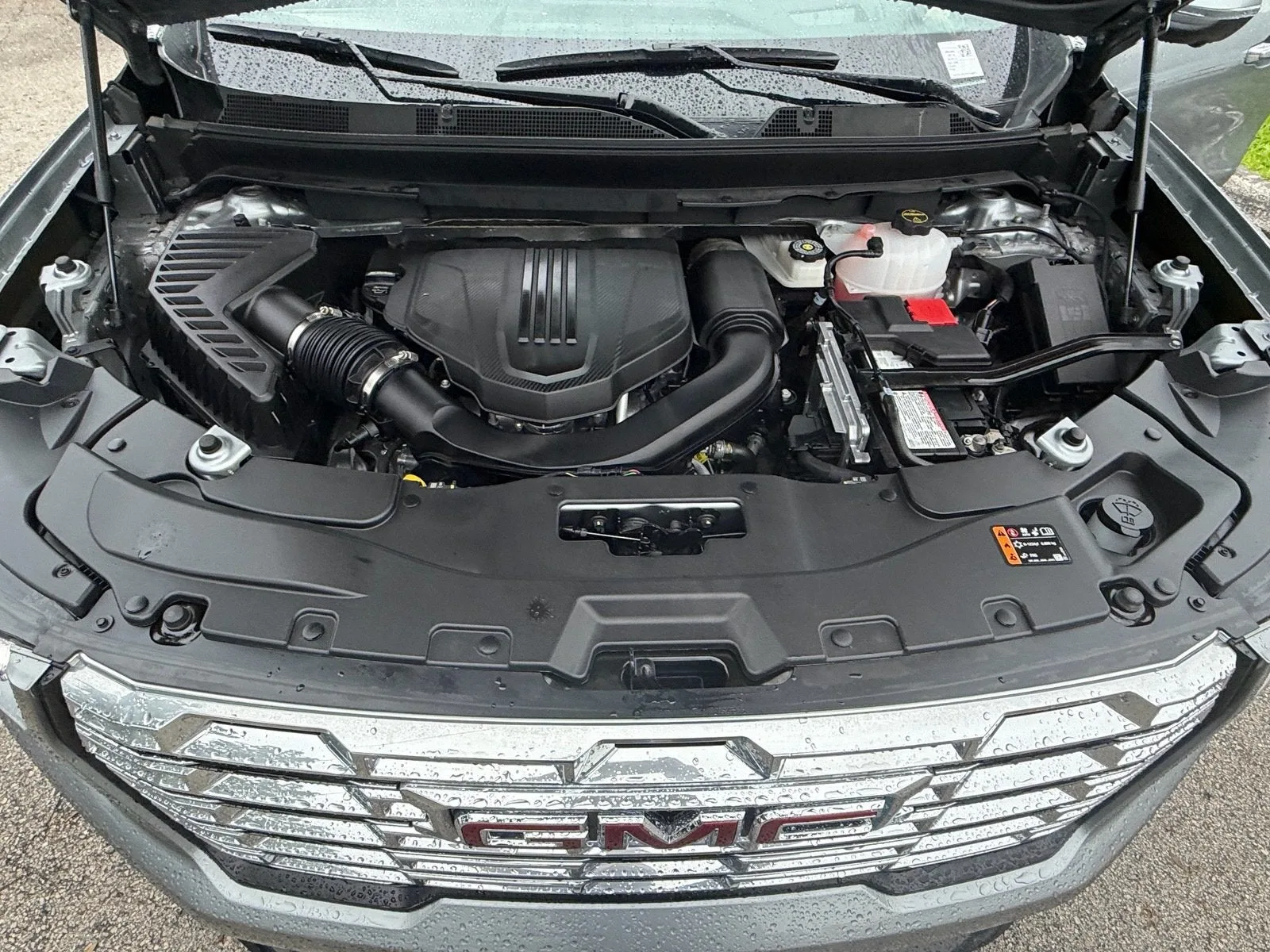 2024 GMC Acadia FWD Denali photo 24