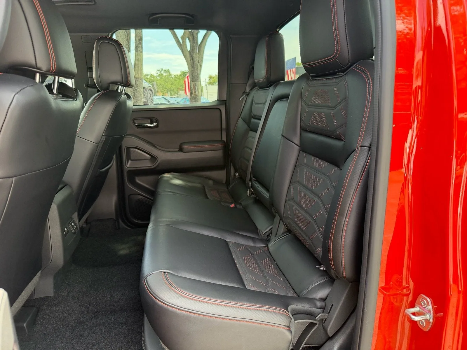 2025 Nissan Frontier Crew Cab PRO-4X® photo 12