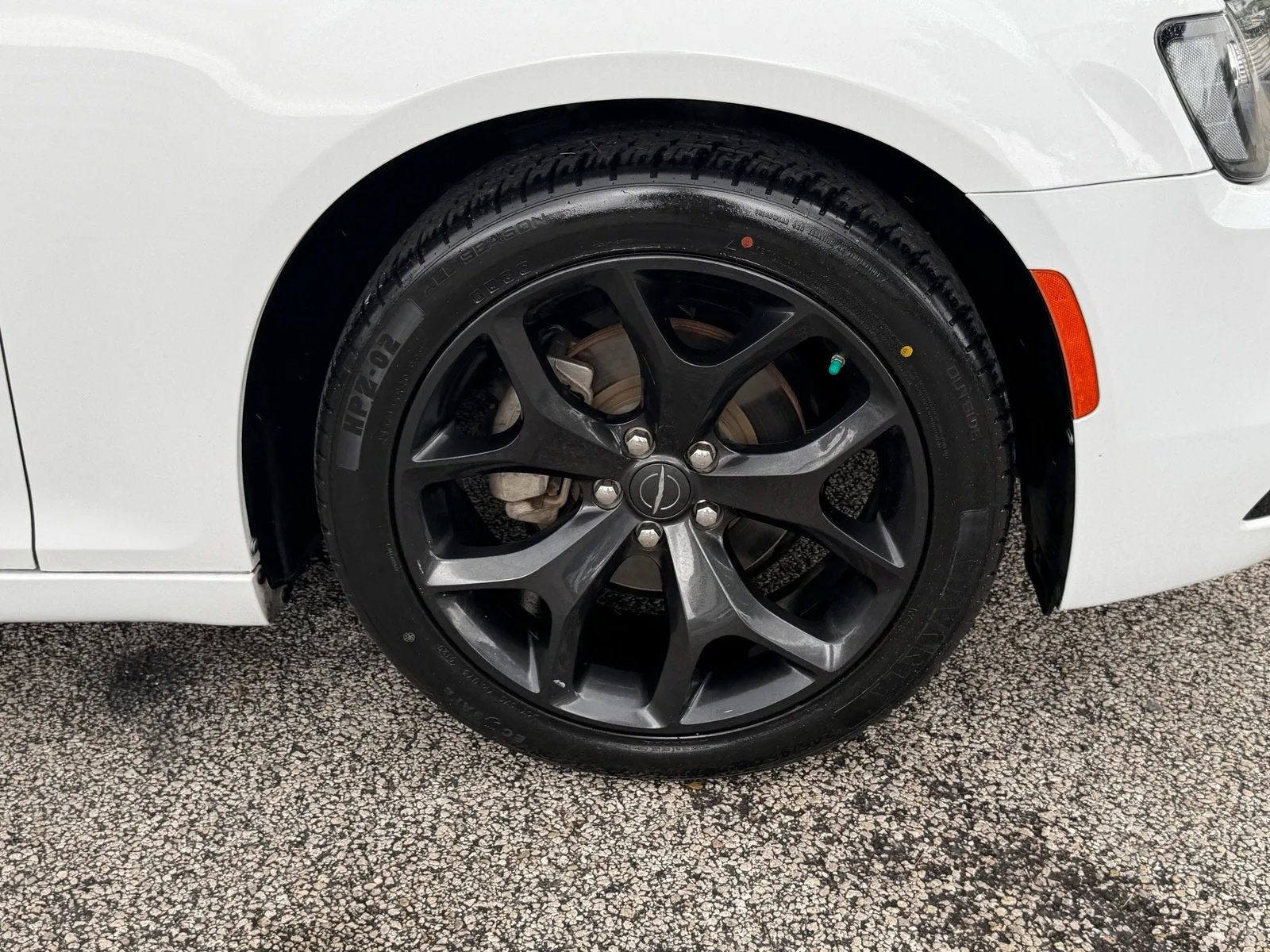 2022 Chrysler 300 Touring photo 9