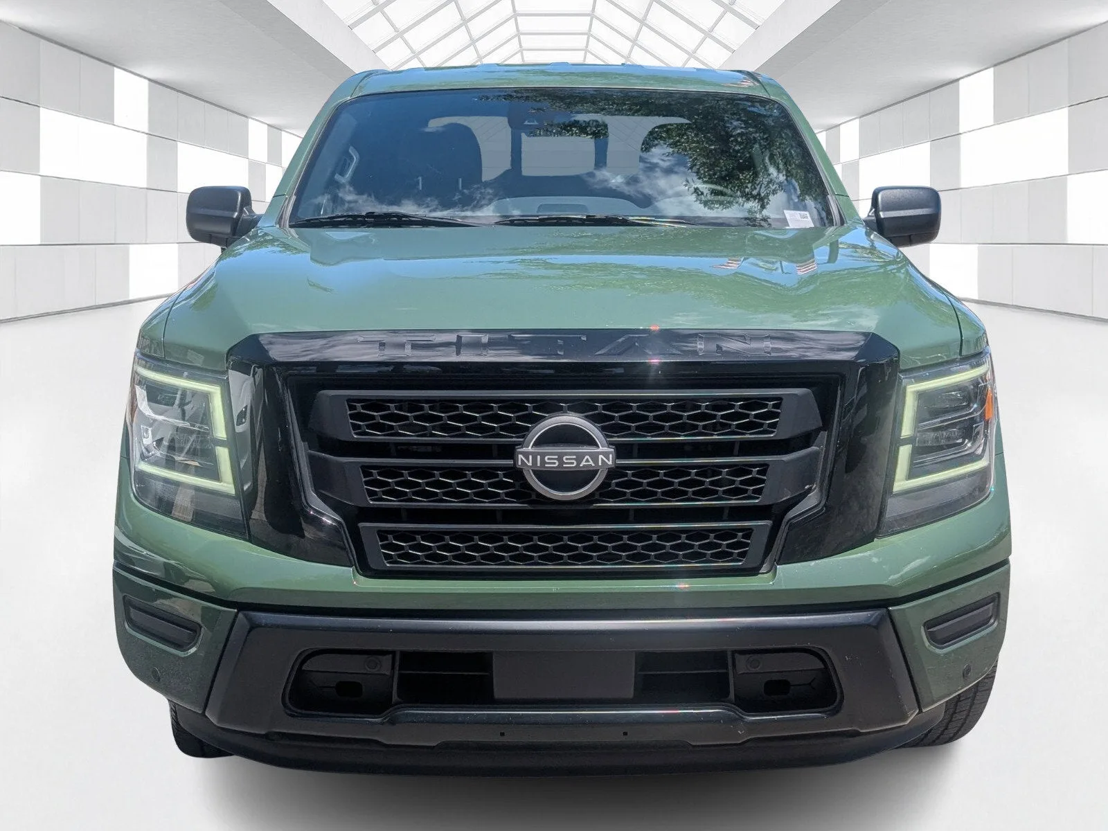 2024 Nissan Titan Crew Cab SV photo 2