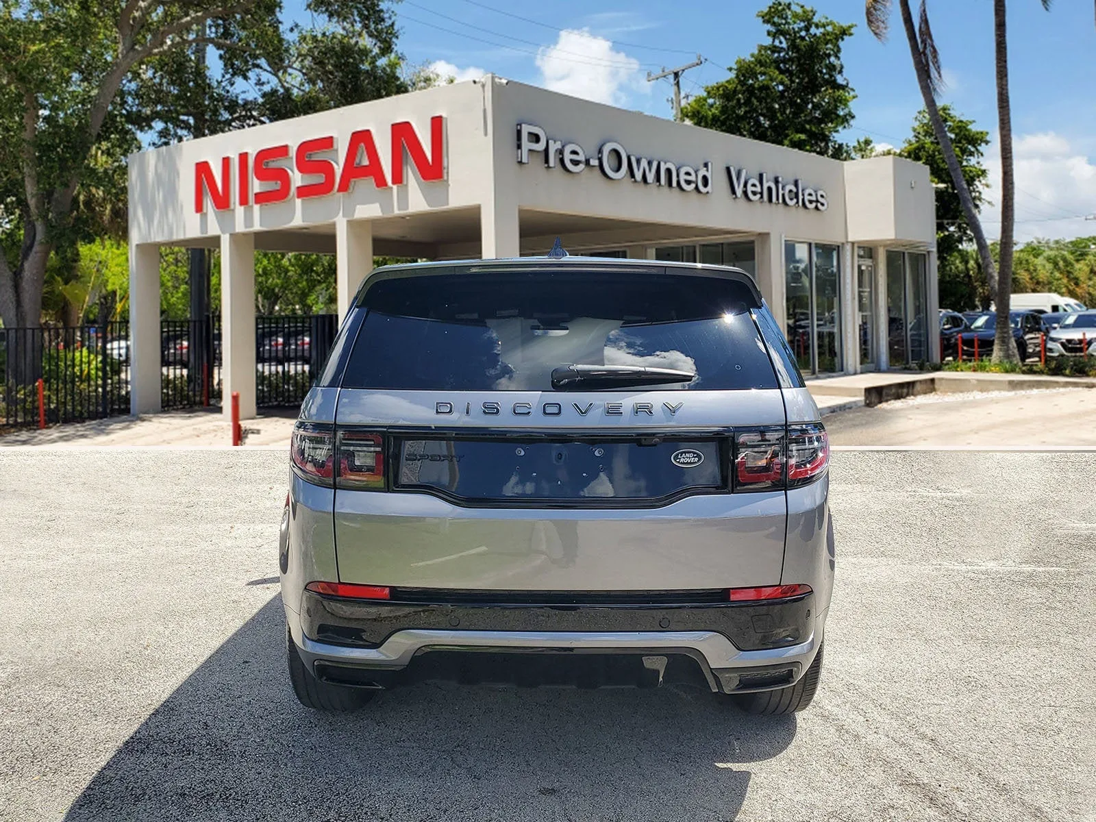2023 Land Rover Discovery Sport SE R-Dynamic photo 5