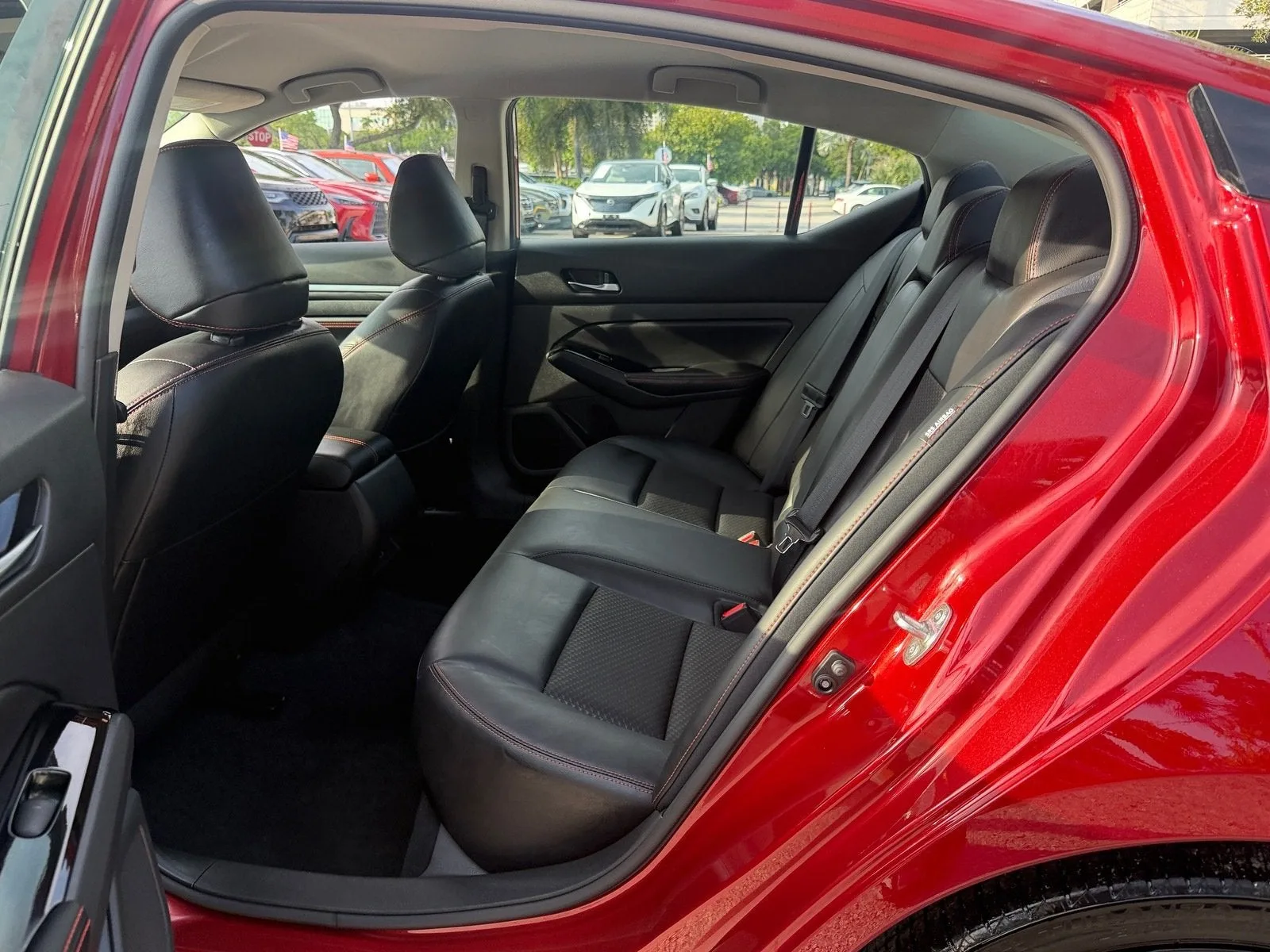 2023 Nissan Altima SR photo 11