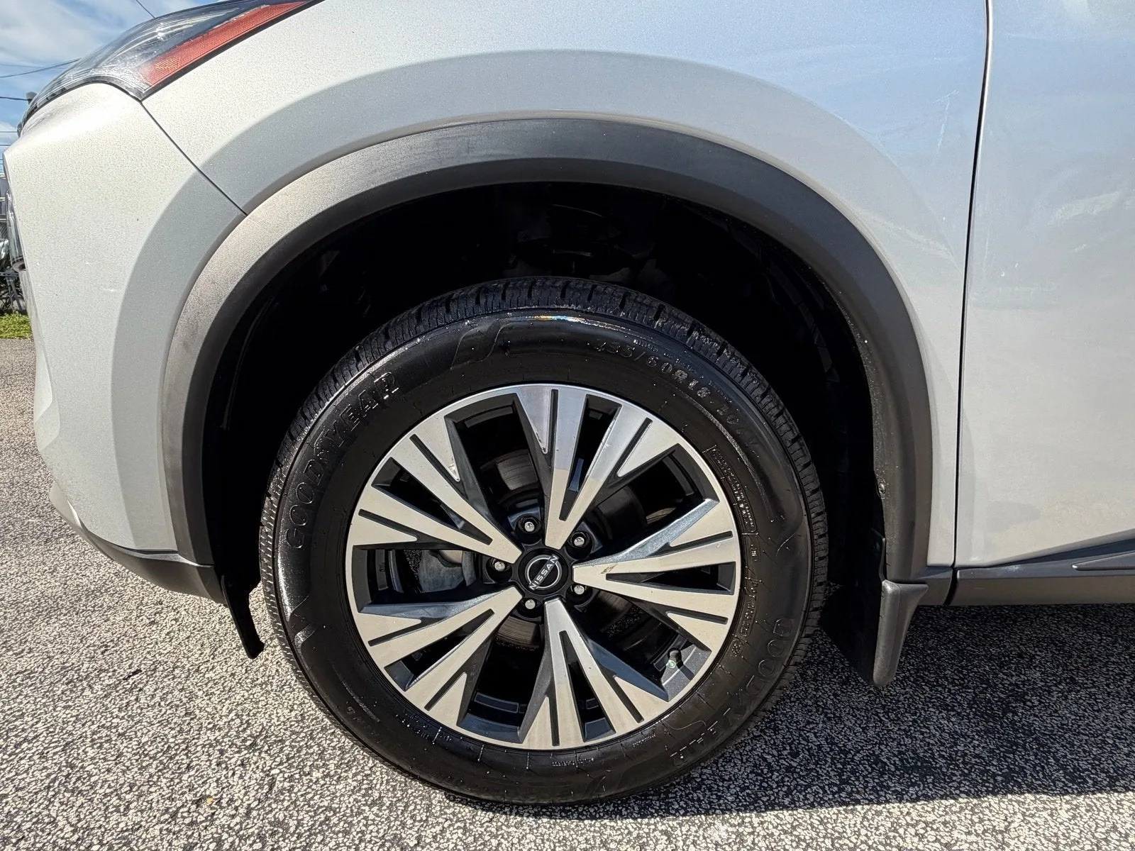 2022 Nissan Rogue SV photo 11
