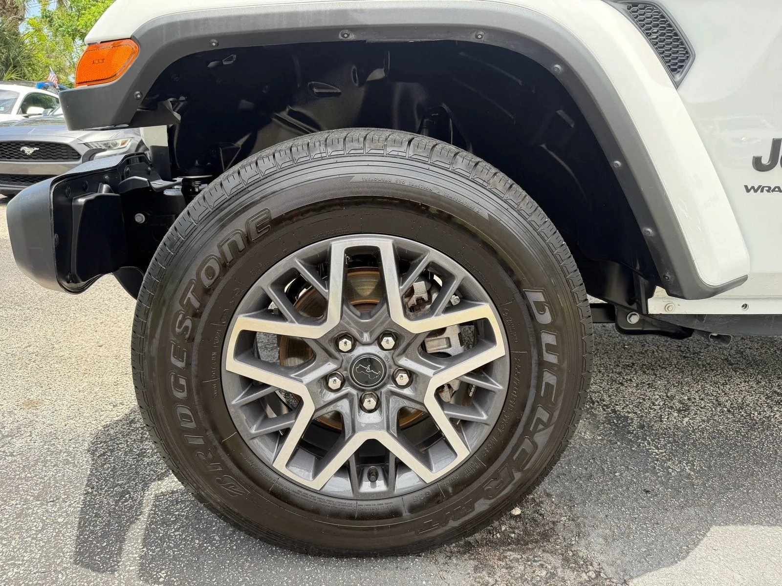 2025 Jeep Wrangler Sahara photo 9