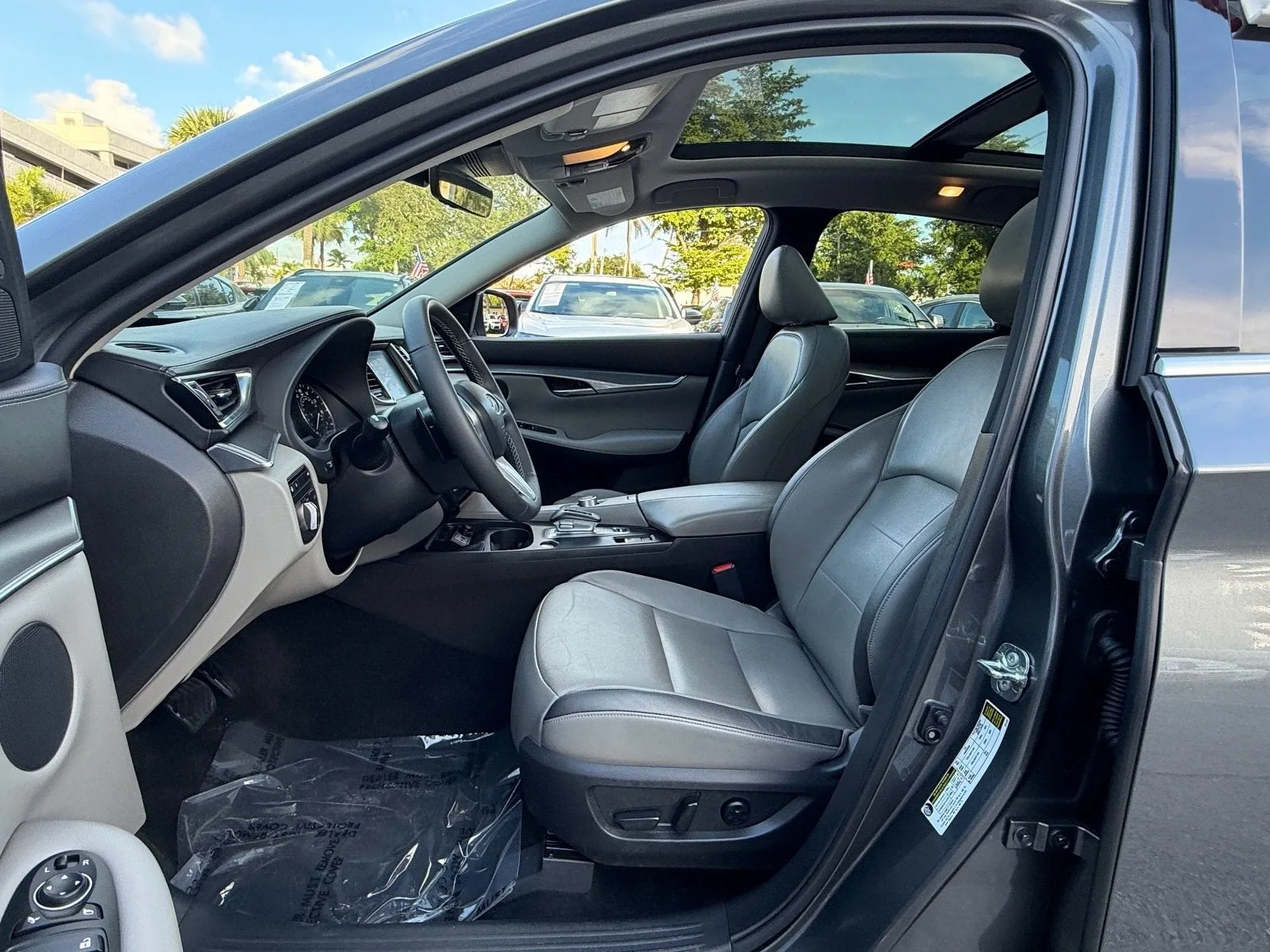 2023 INFINITI QX50 LUXE photo 9
